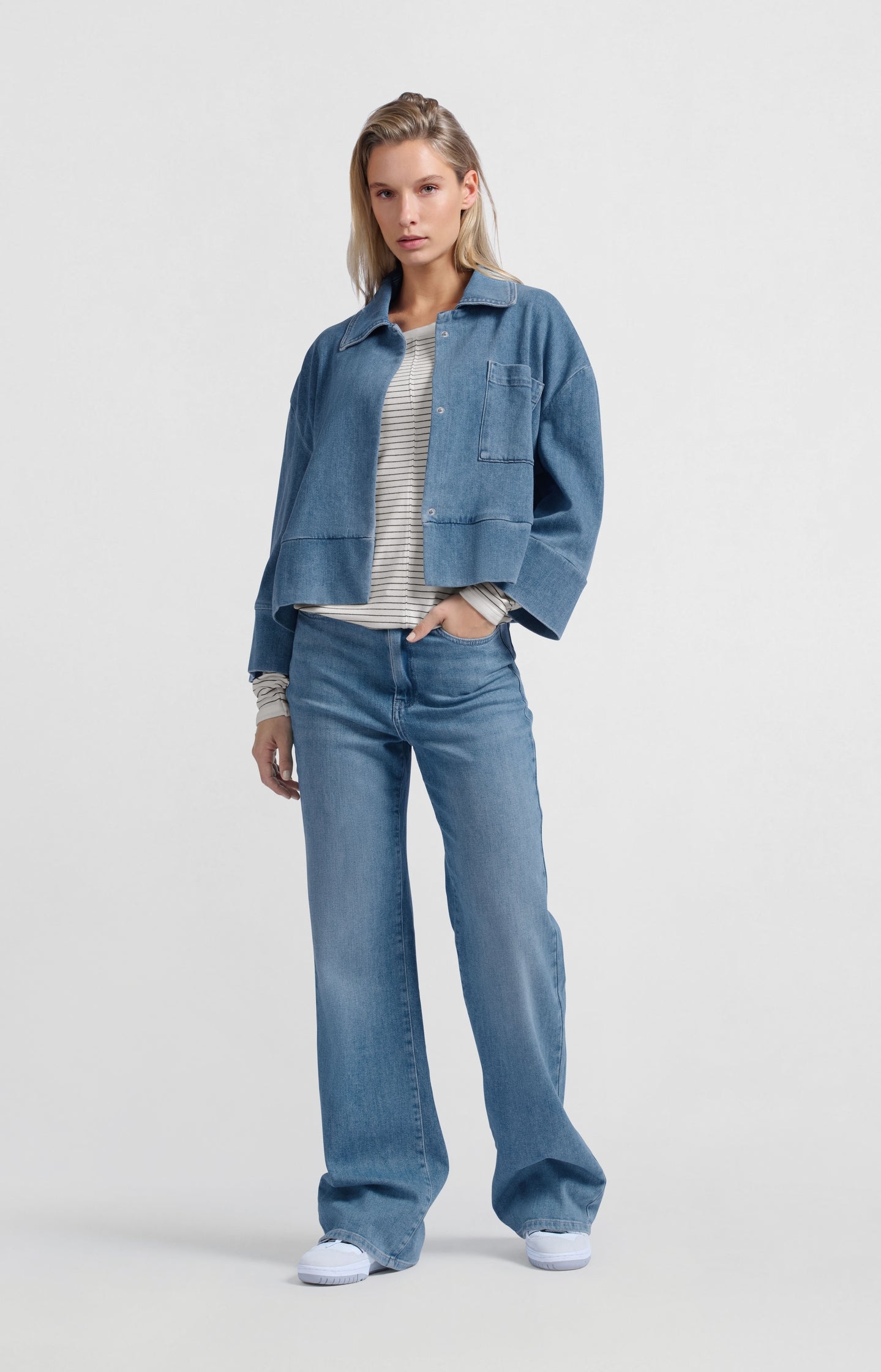 Wide-leg jeans with high waist (L34) - Type: lookbook