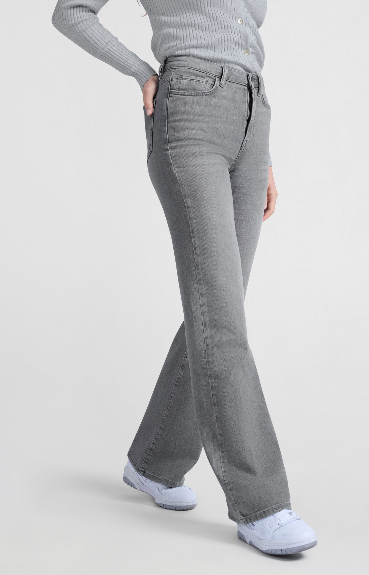 Wide-leg jeans with high waist (L34)