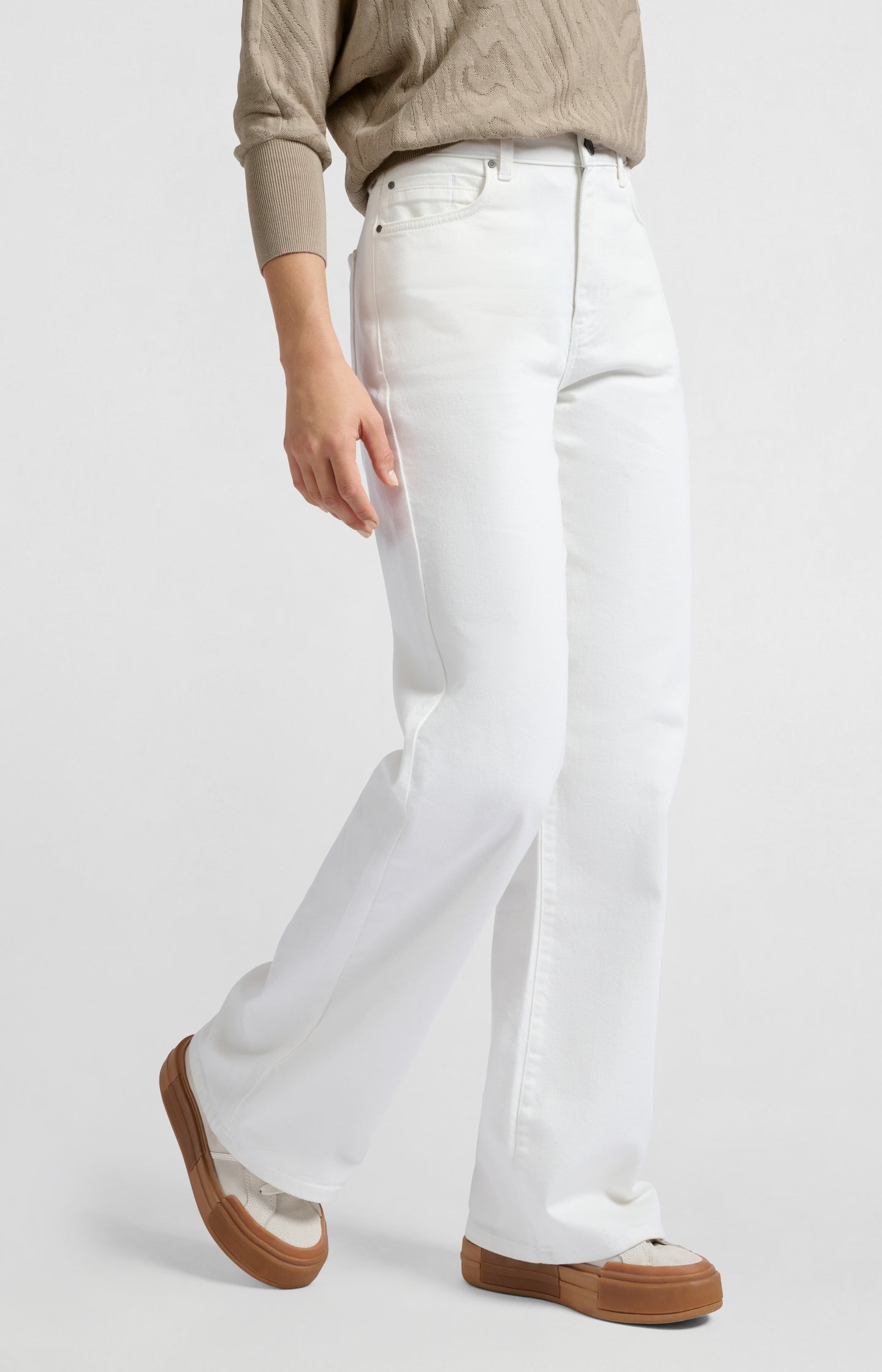 Wide-leg jeans with long length (L34) - Type: lookbook