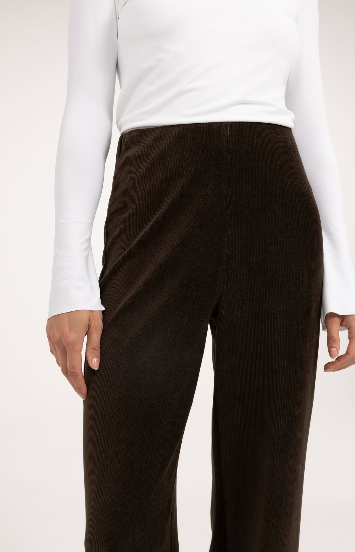 Wide leg trousers in soft rib velour - Delicioso Brown