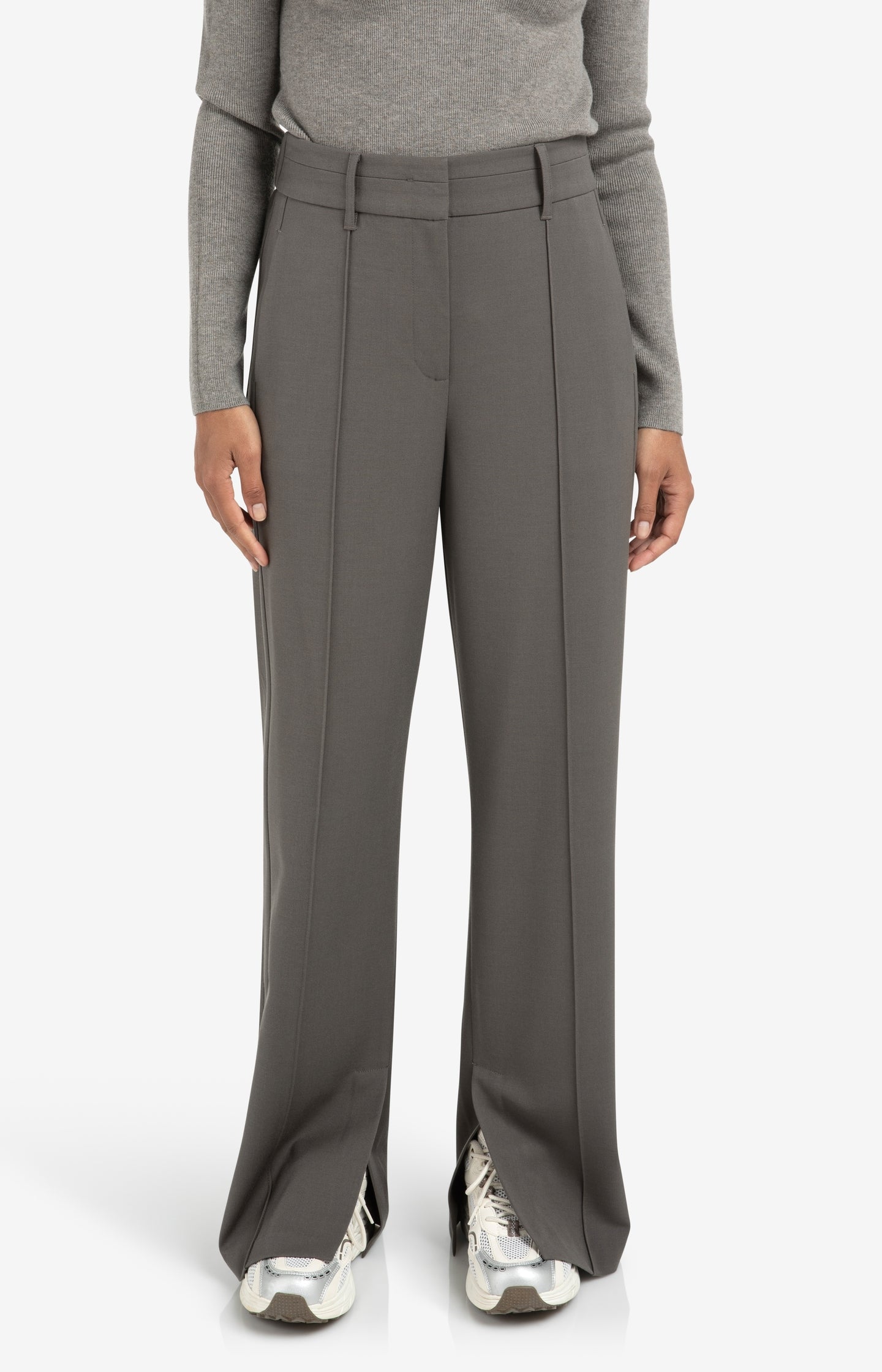 Wide leg trousers with decorative seams and slit