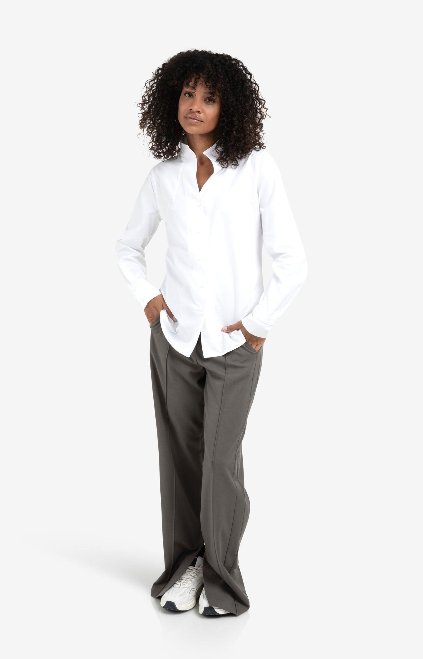 Wide leg trousers with decorative seams and slit