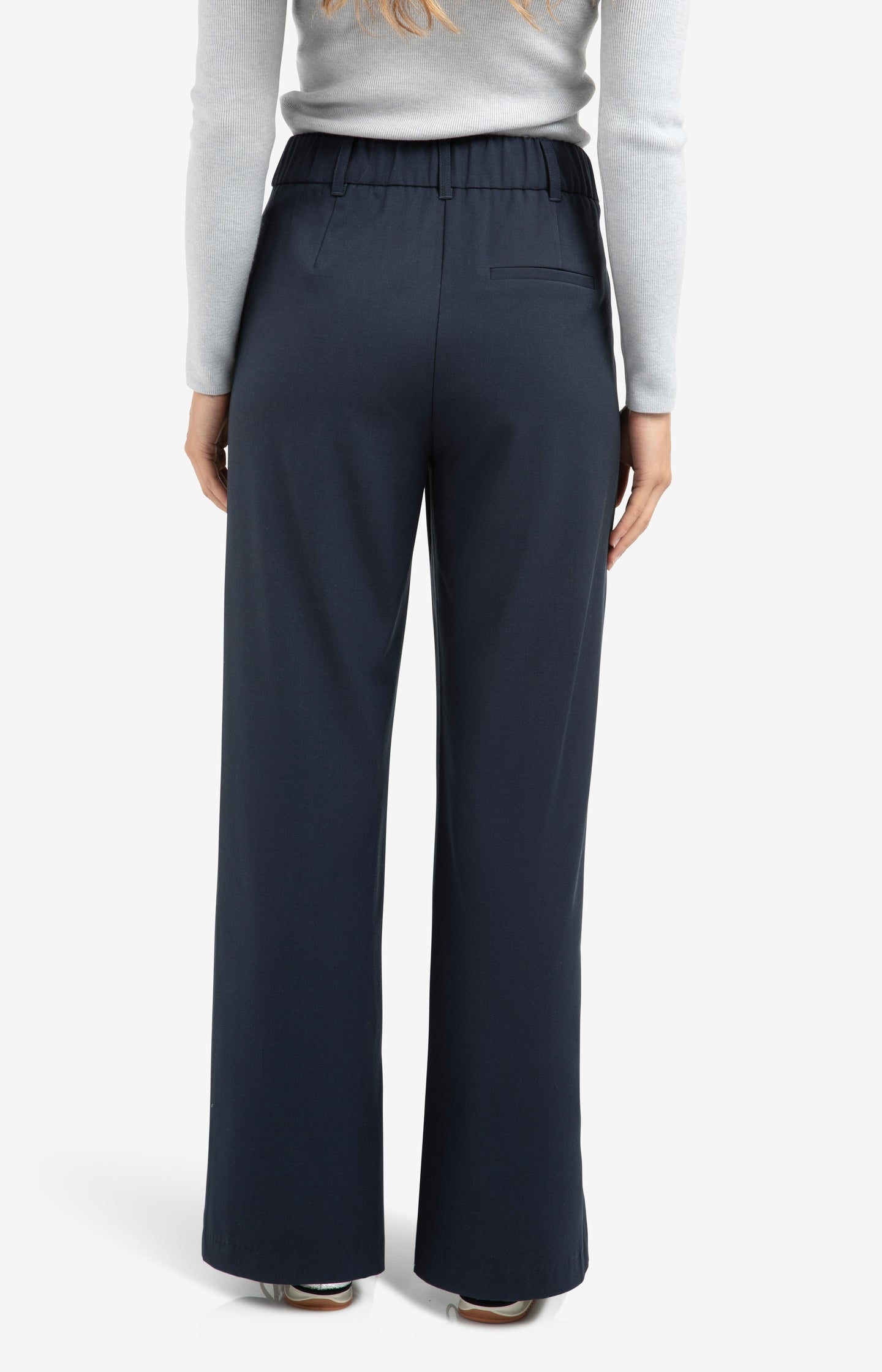 Wide leg trousers with decorative seams and slit