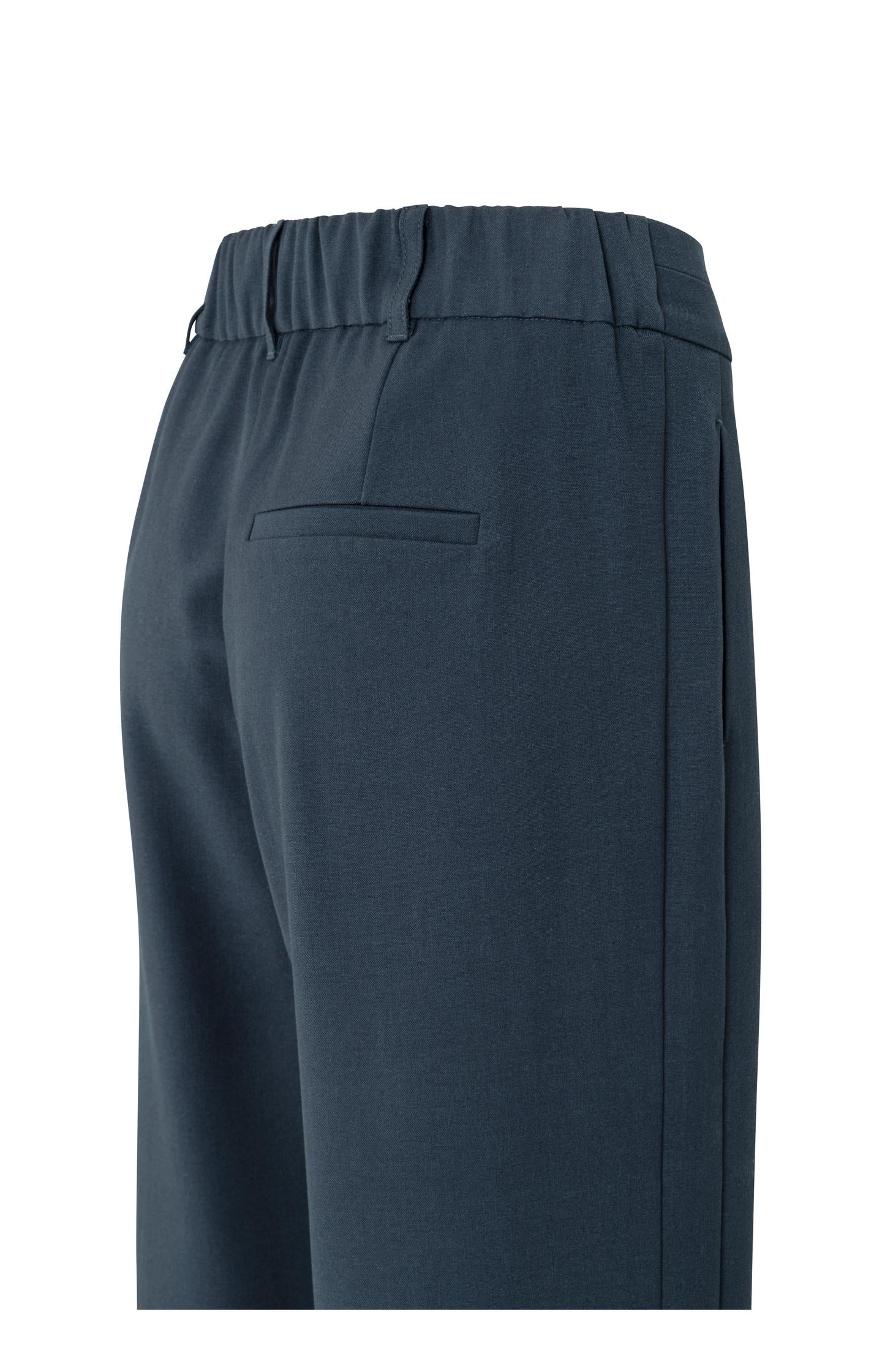 Wide leg trousers with decorative seams and slit
