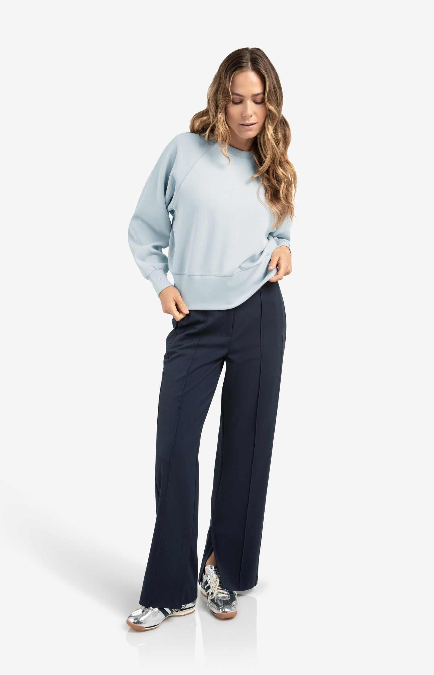Wide leg trousers with decorative seams and slit