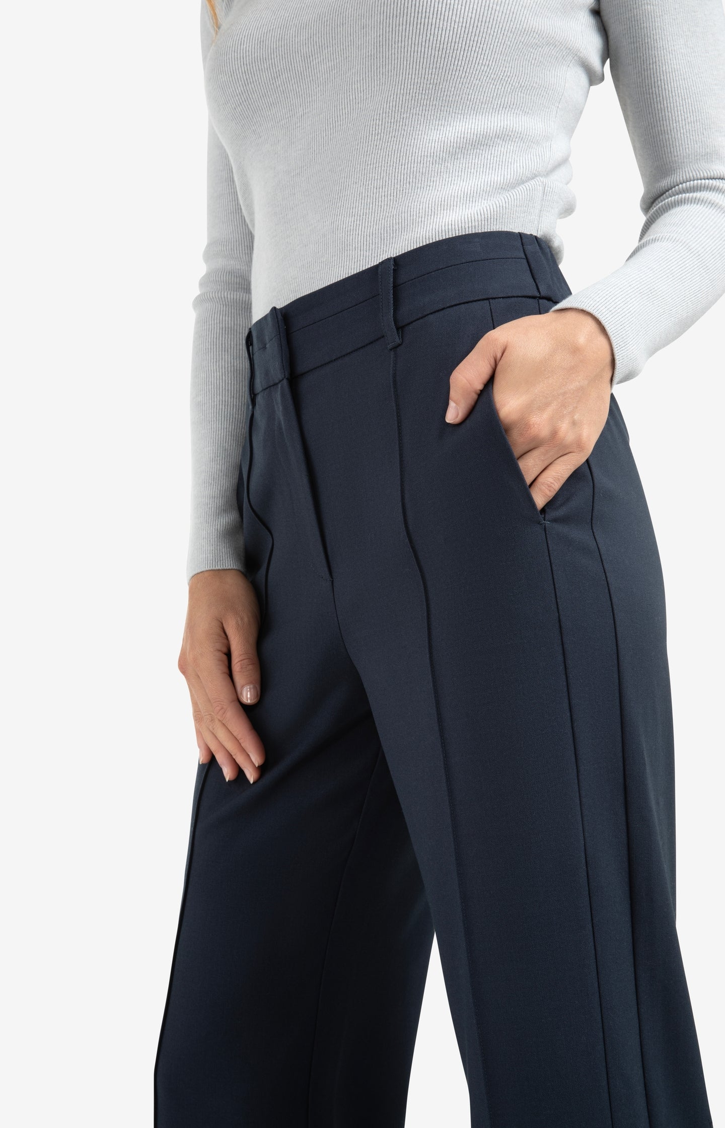 Wide leg trousers with decorative seams and slit