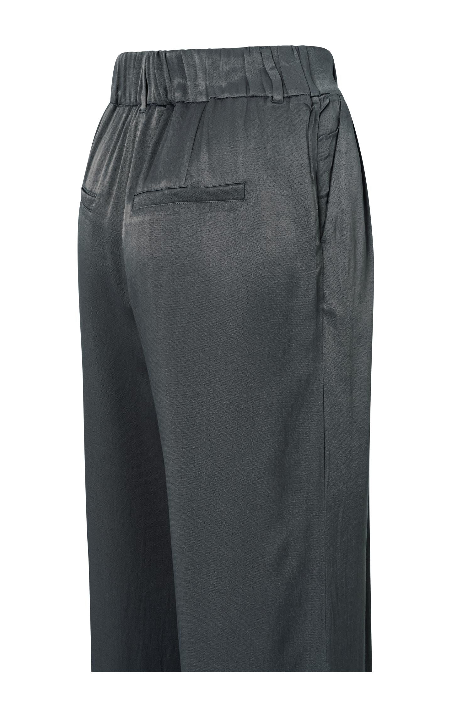 Wide-leg trousers with high waist and pleat details