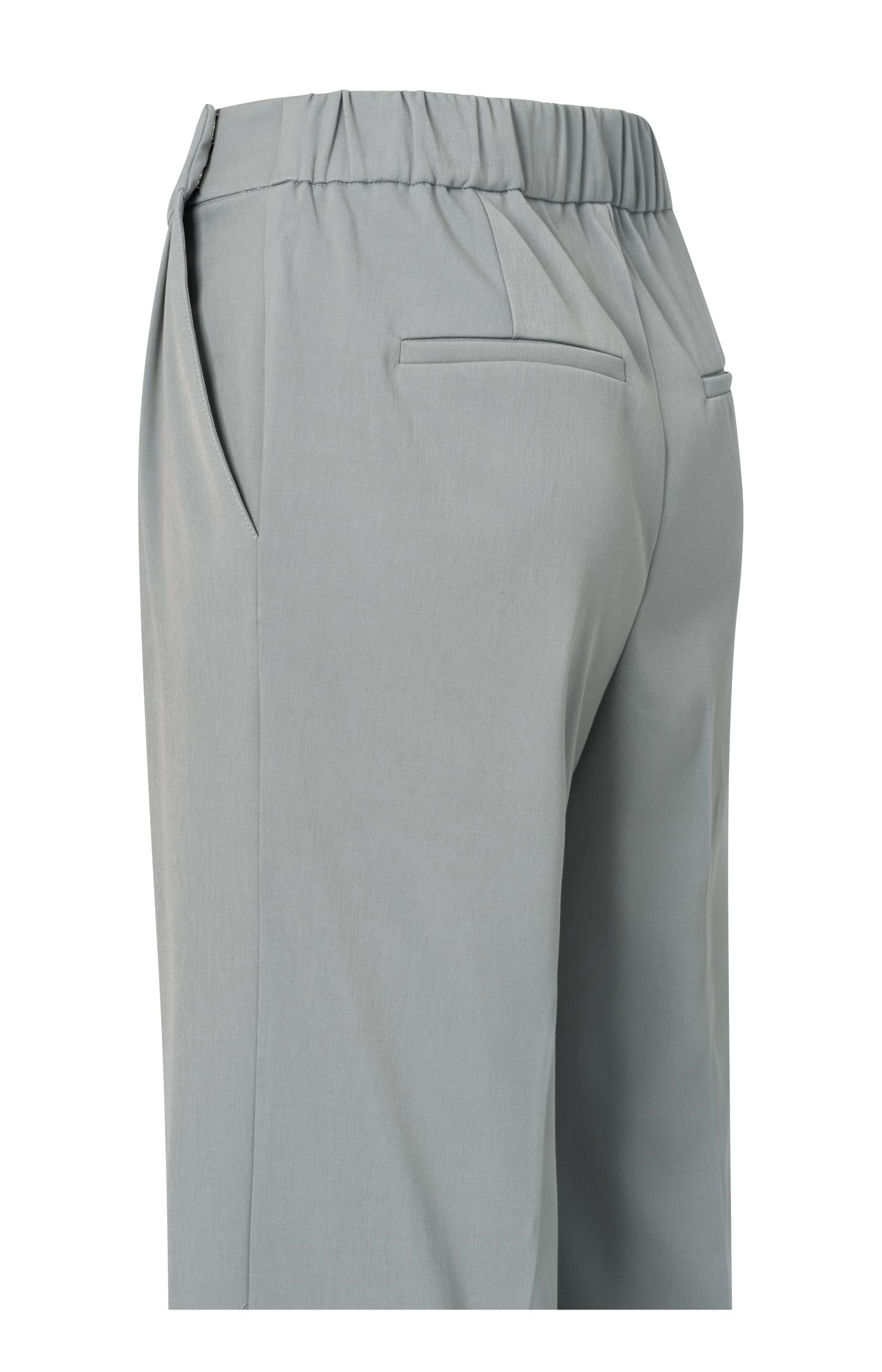 Wide-leg trousers with high waist and pleat details