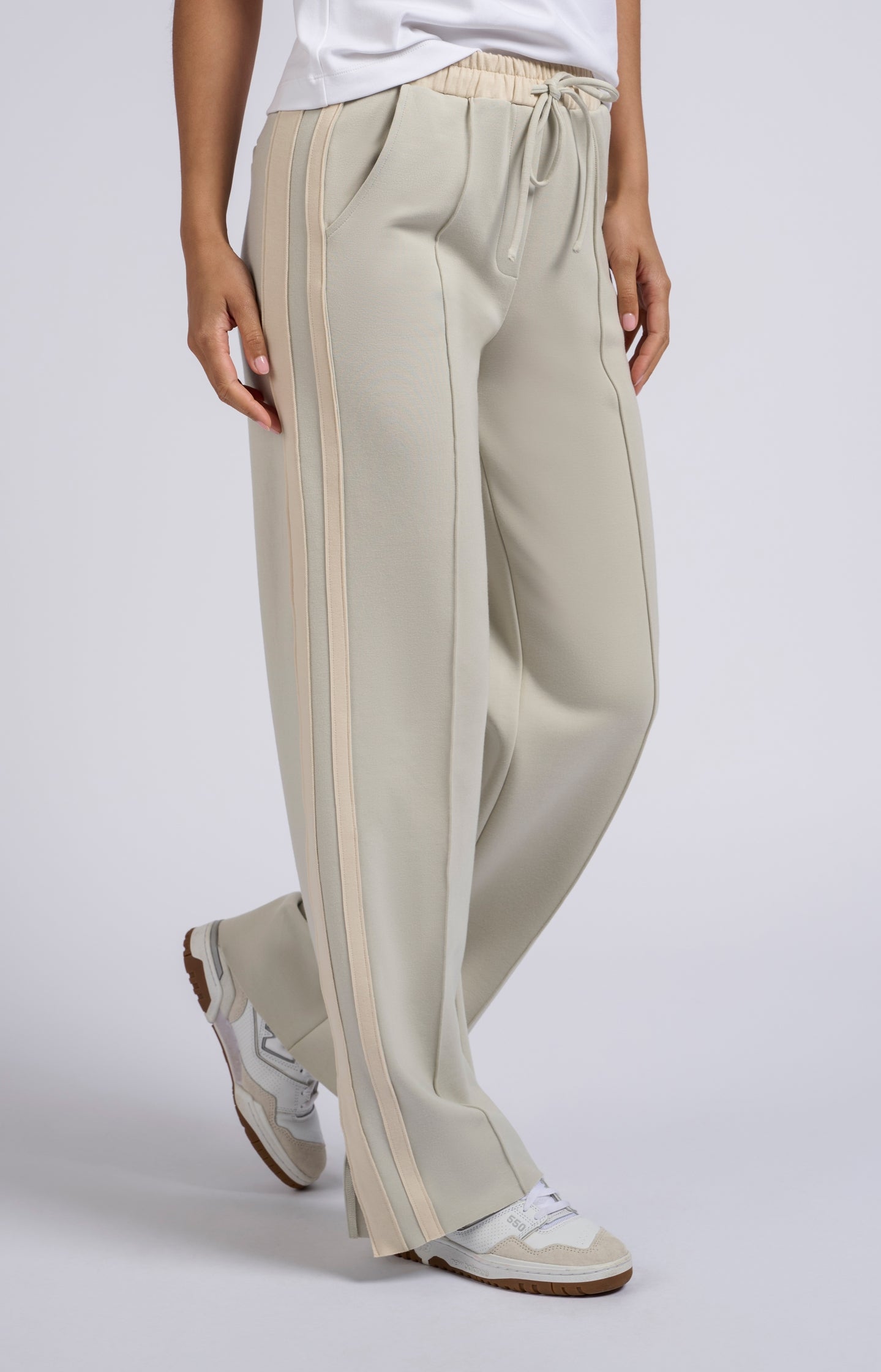 Wide pants with elastic waist with cord and stripes - Type: lookbook