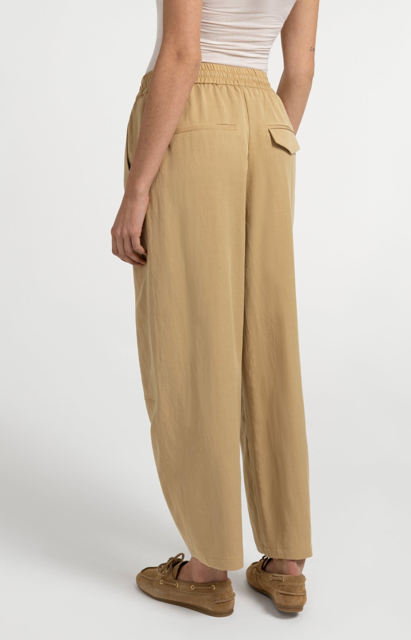 Woven barrel-leg trousers with elastic waist