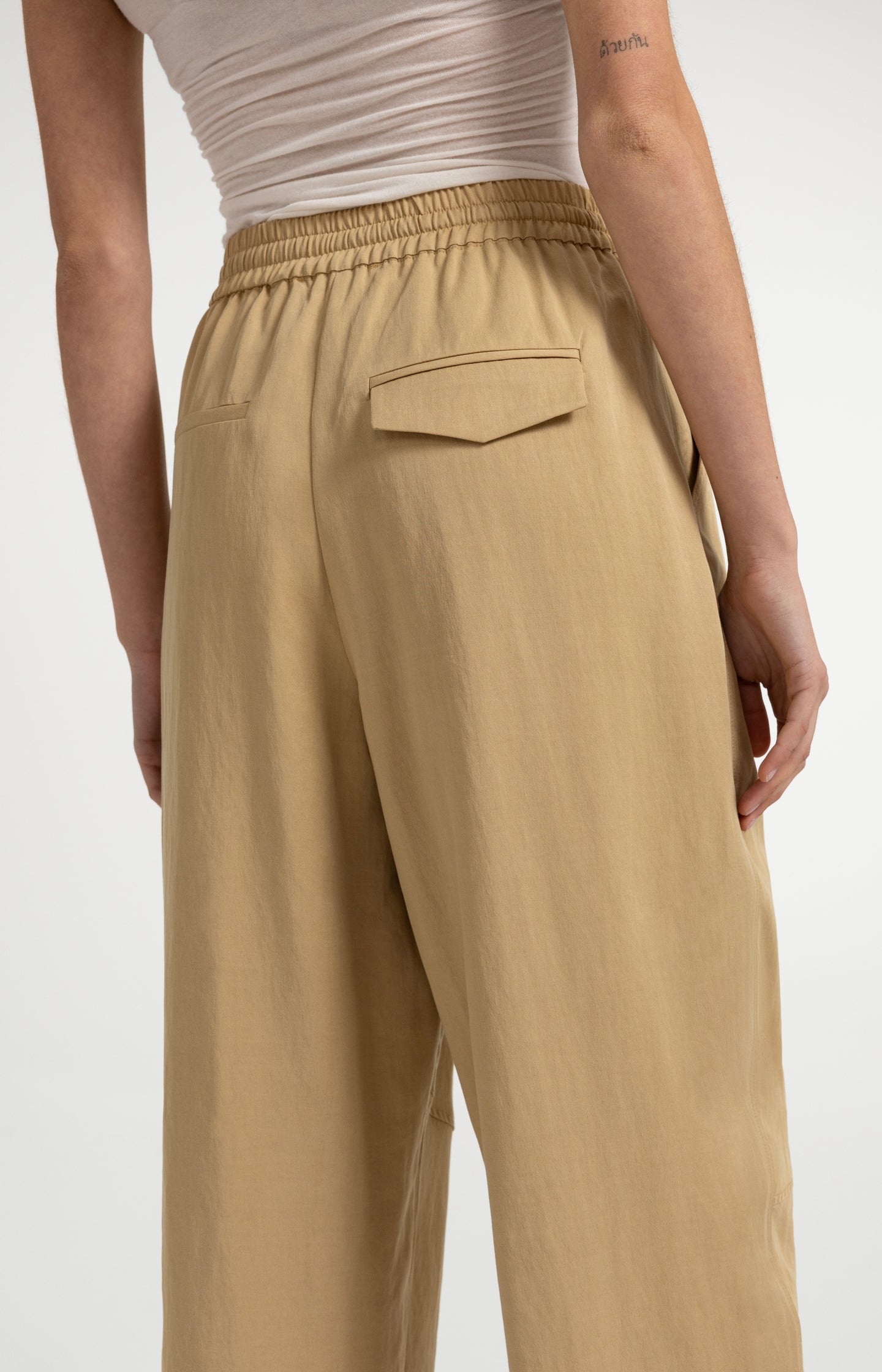 Woven barrel-leg trousers with elastic waist