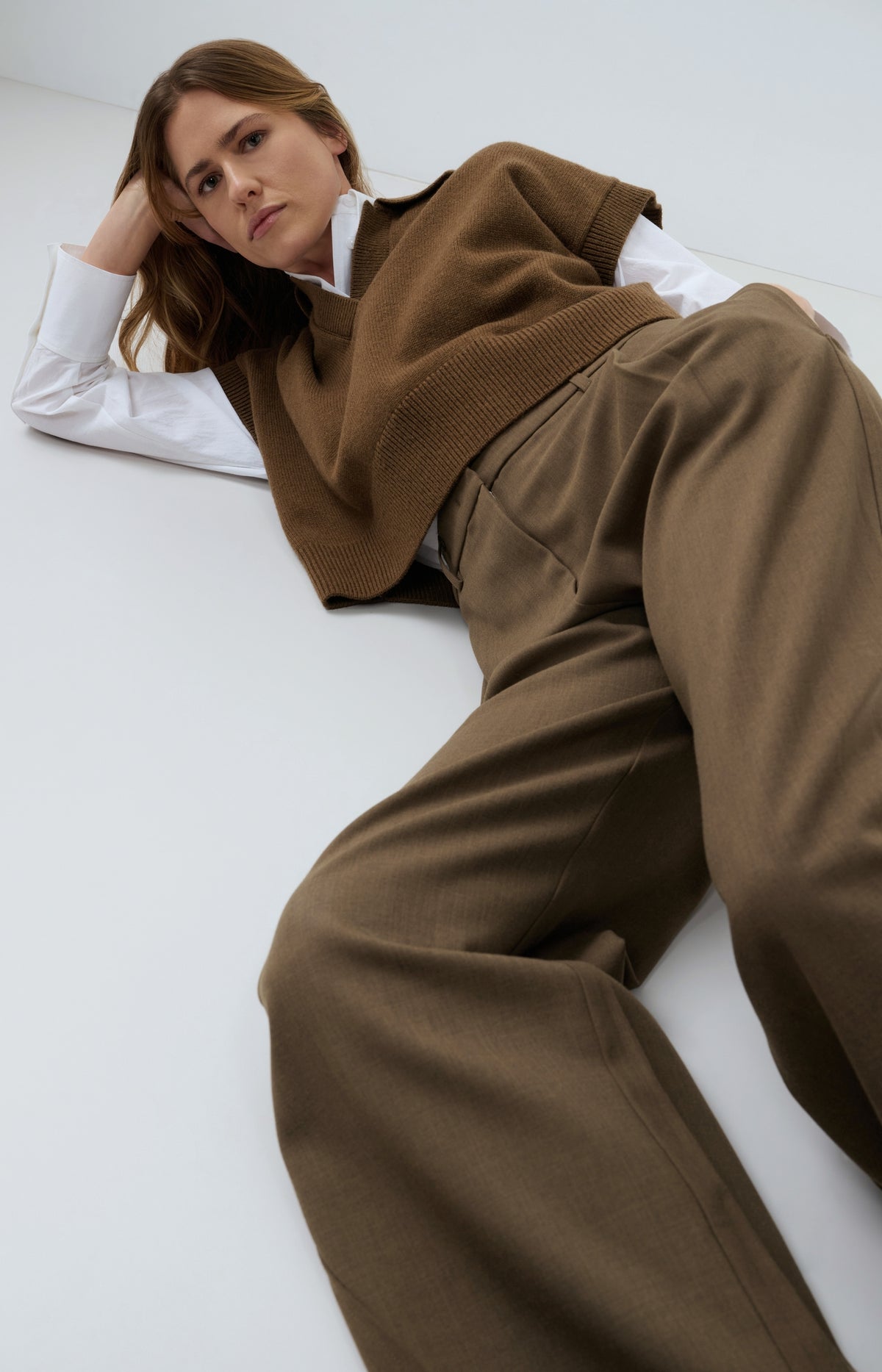 Woven barrel-leg trousers with pleat detail