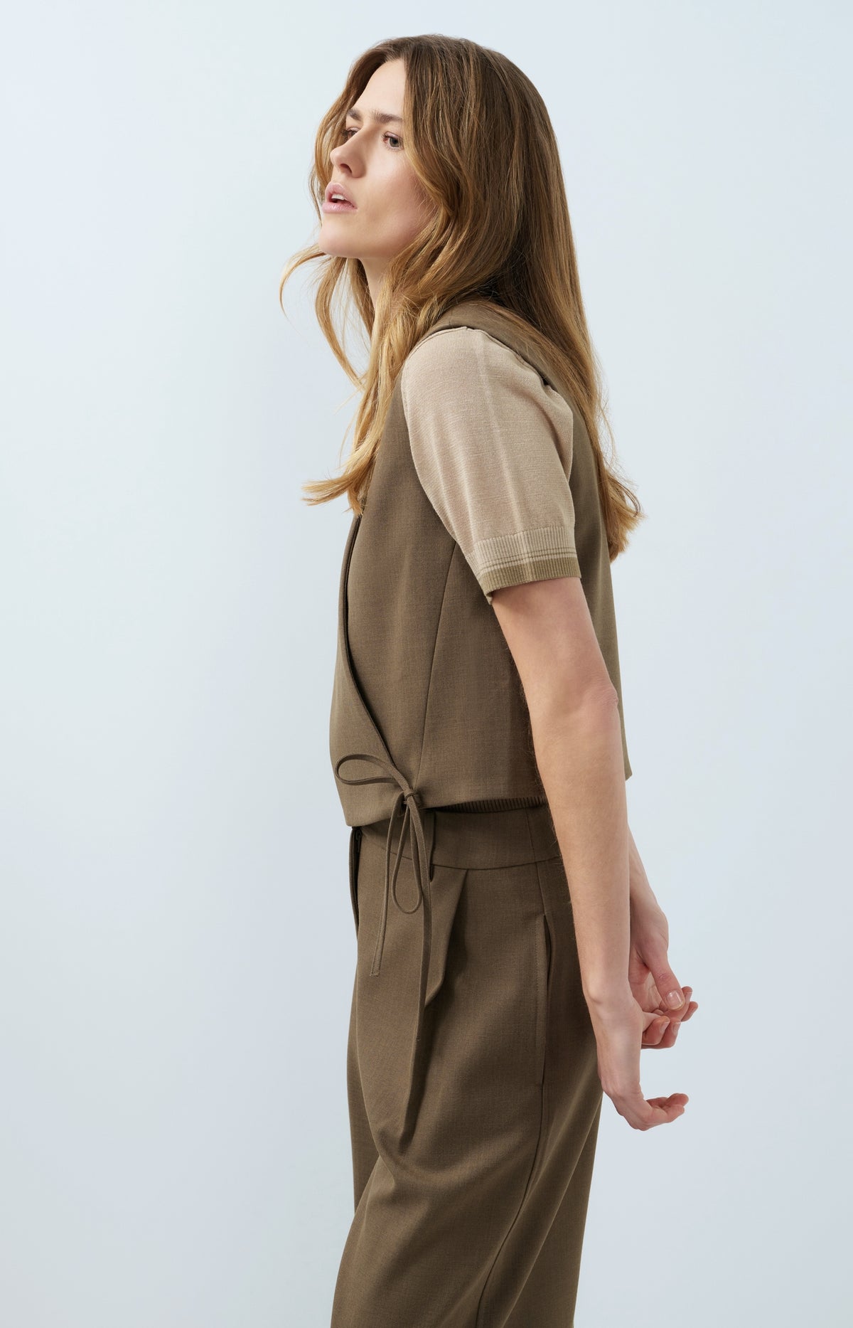 Woven barrel-leg trousers with pleat detail
