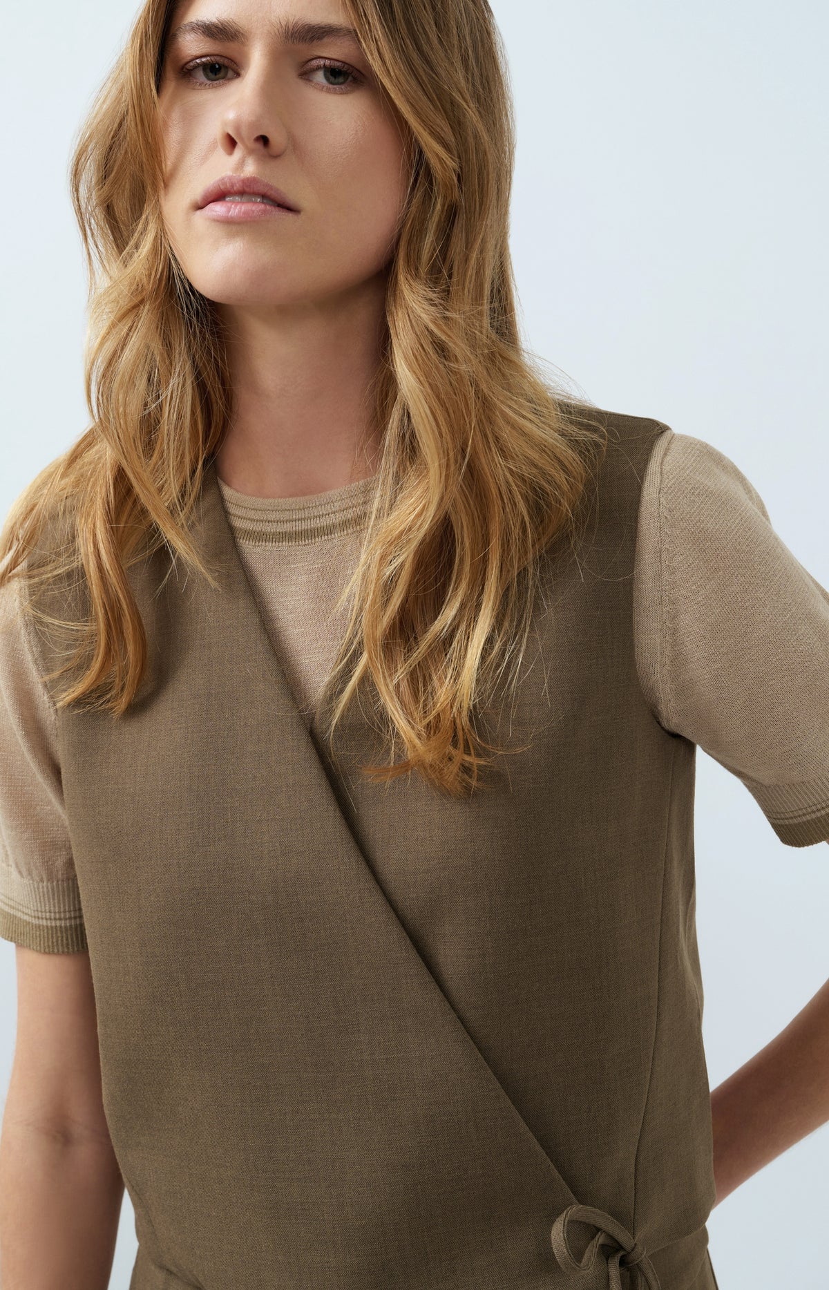 Woven barrel-leg trousers with pleat detail