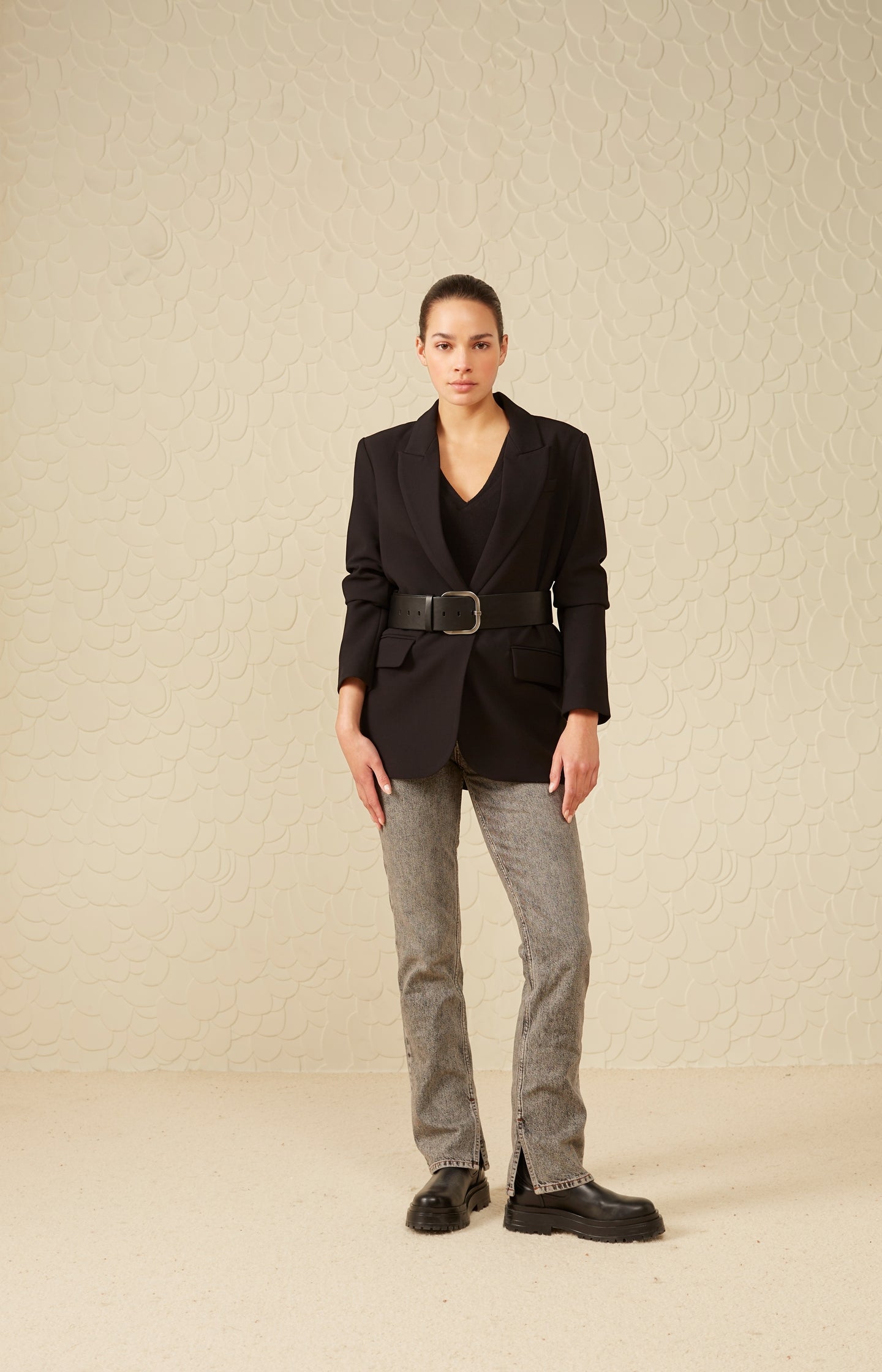 Woven blazer with long sleeves and pockets in oversized fit - Type: lookbook