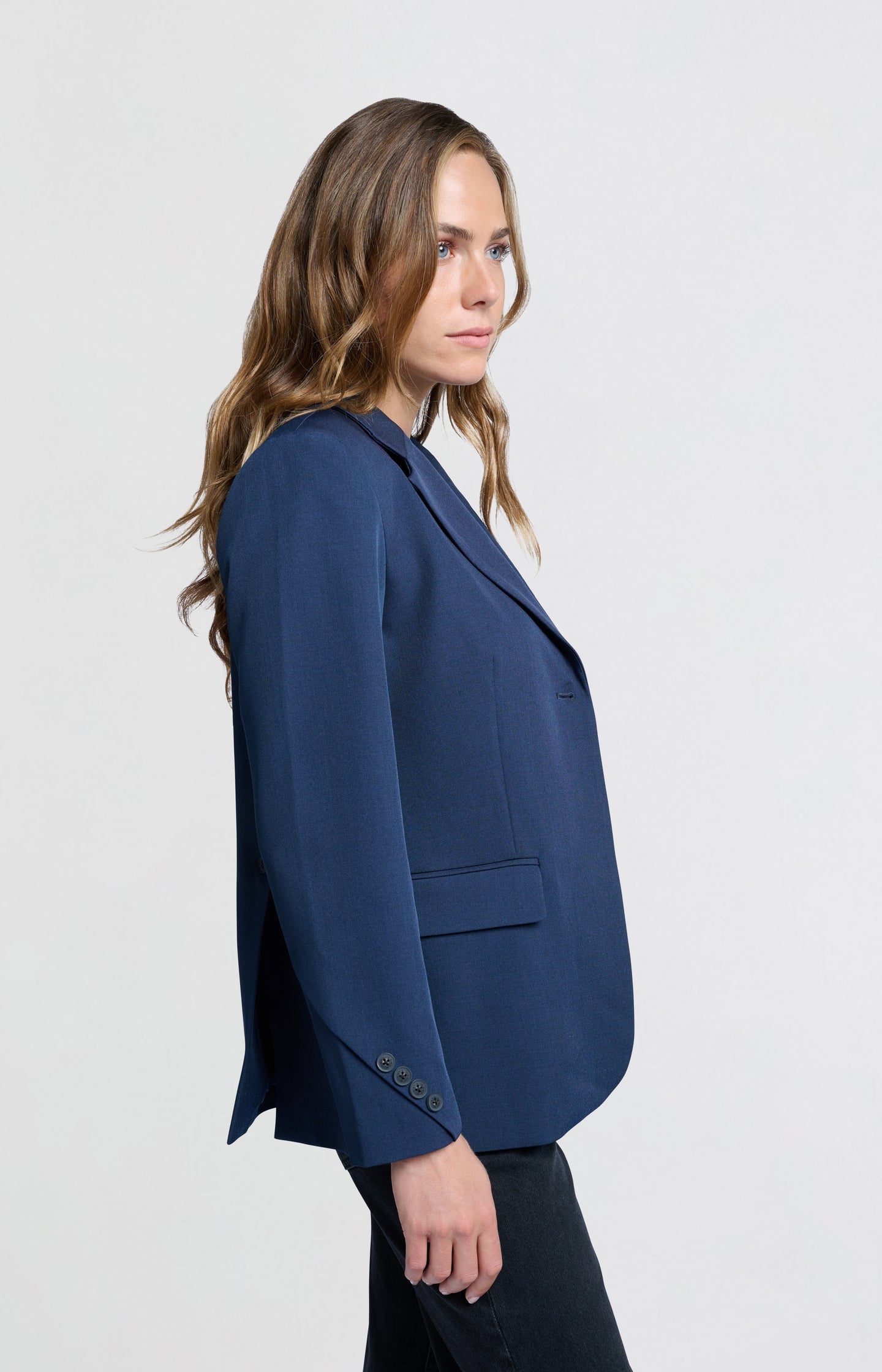 Woven blazer with pockets and button details on sleeves