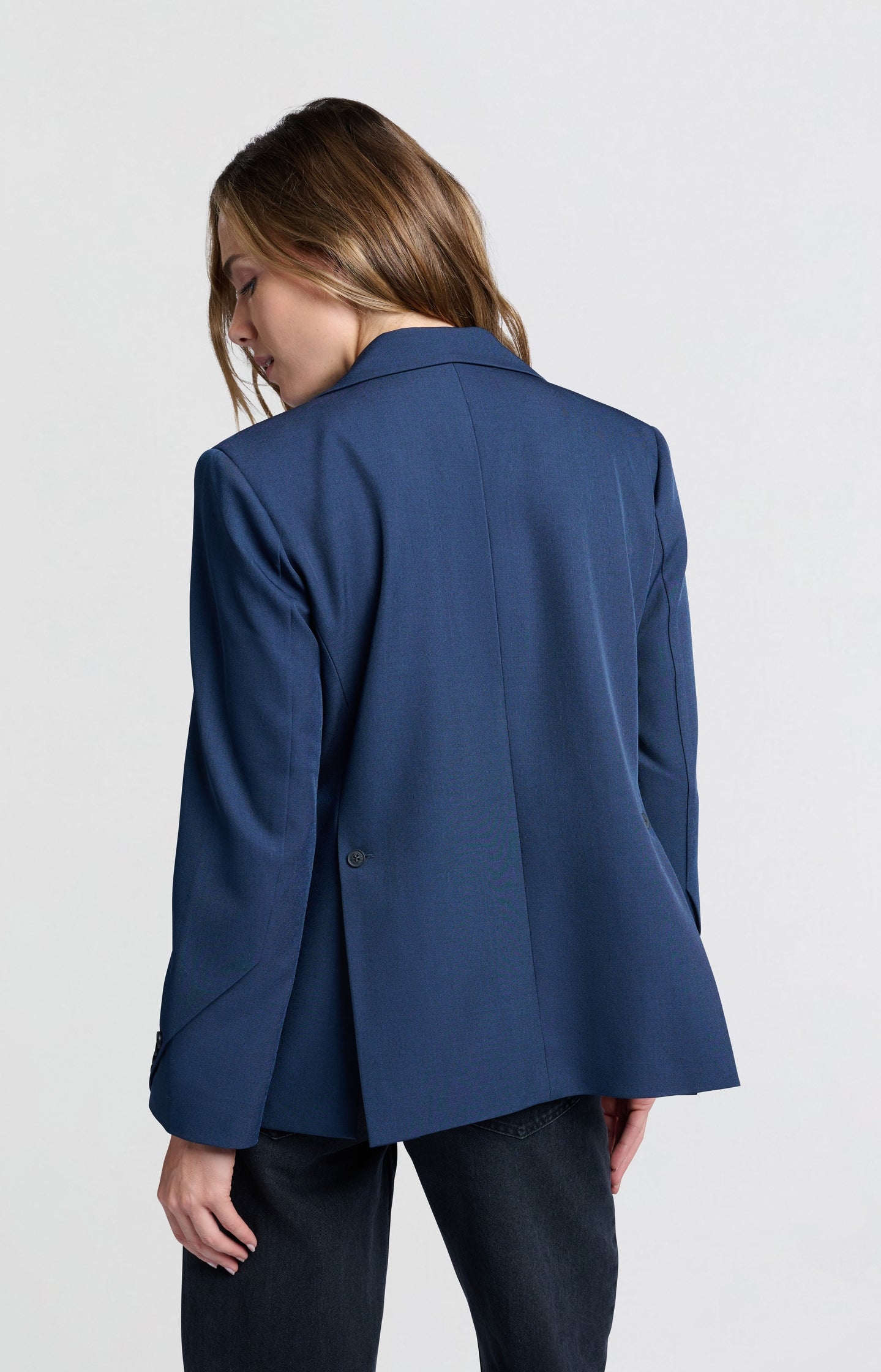 Woven blazer with pockets and button details on sleeves