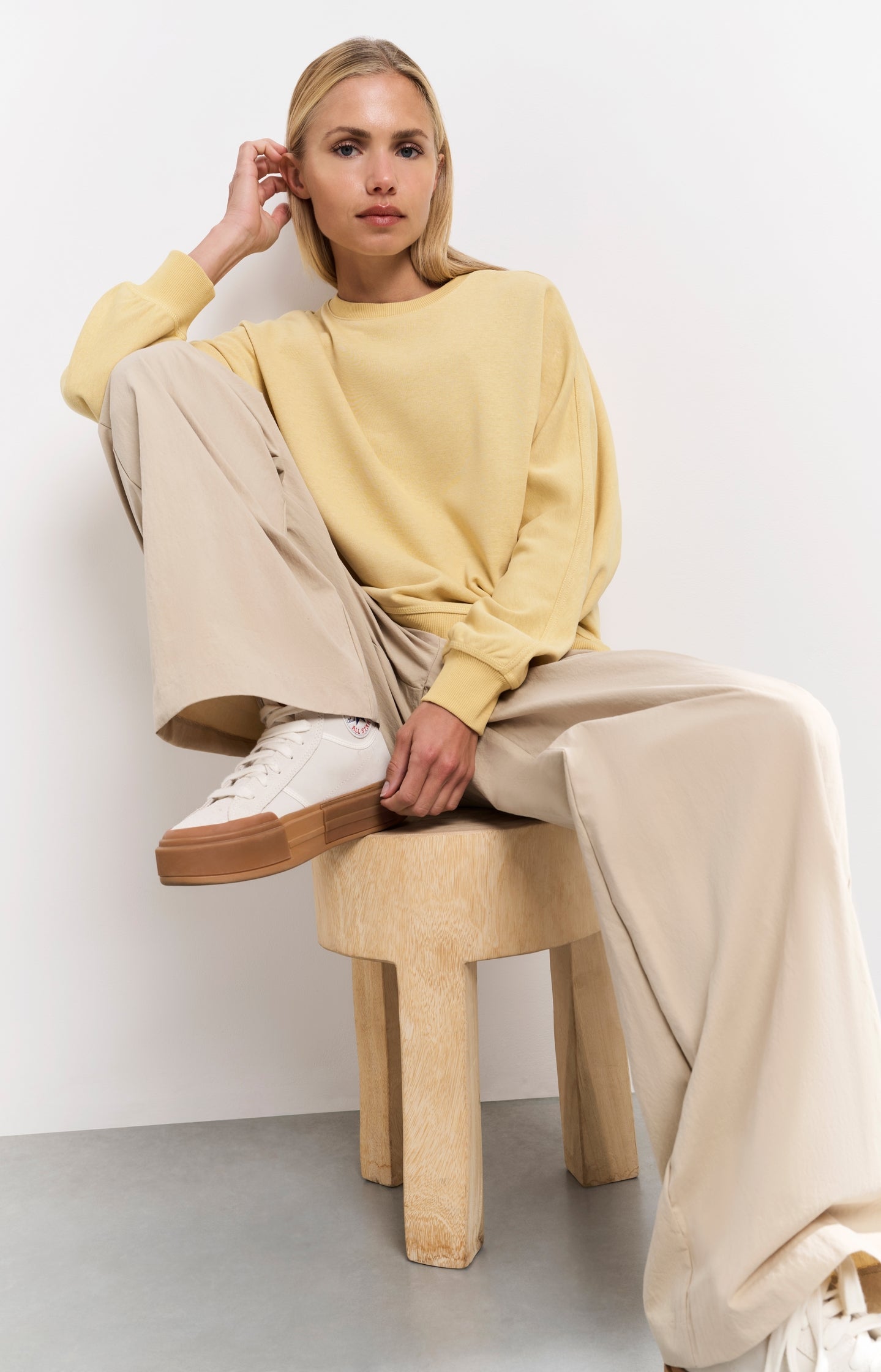 Woven cotton high-waist trousers with oversized fit - Type: lookbook