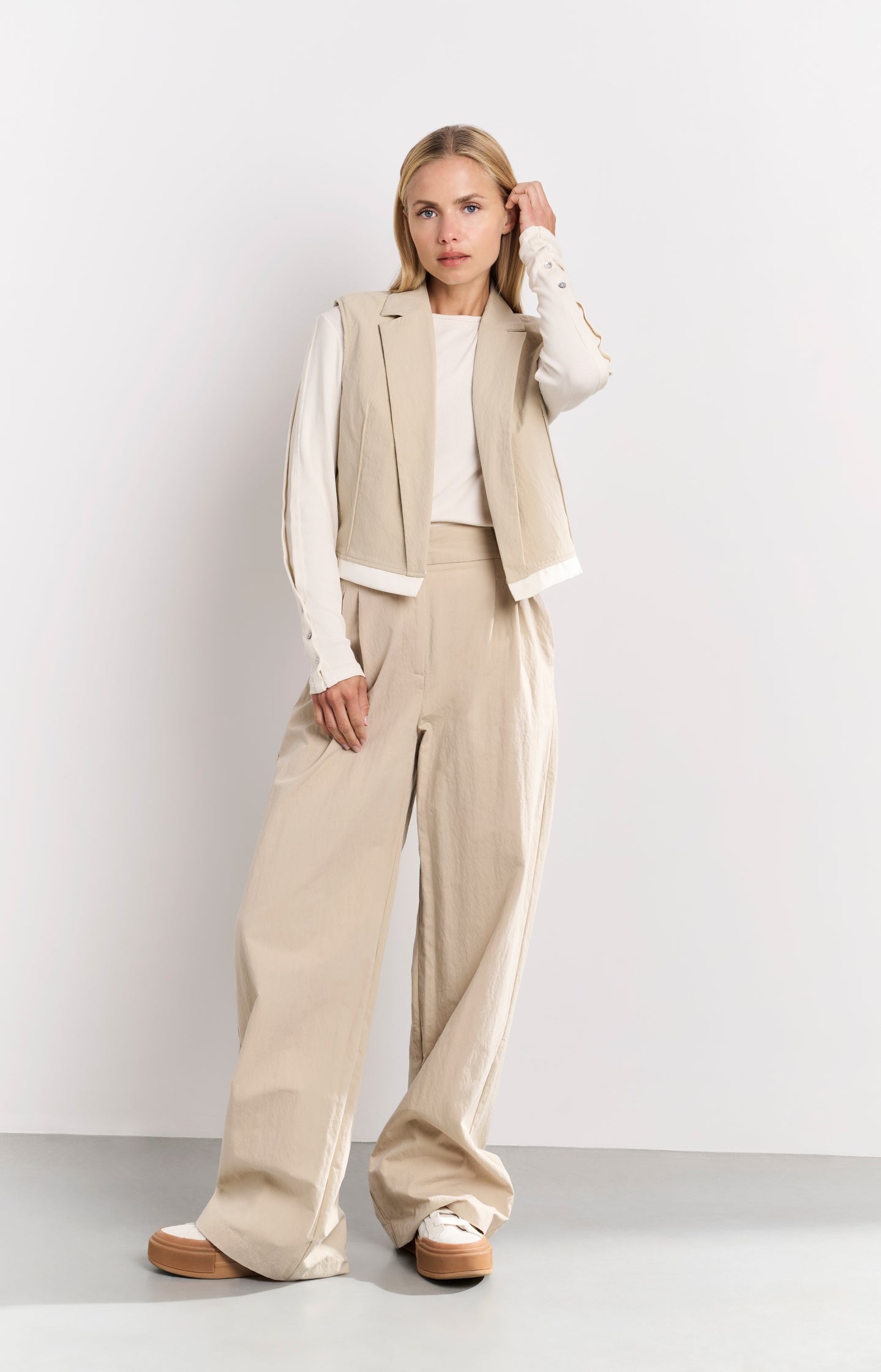 Woven cotton high-waist trousers with oversized fit