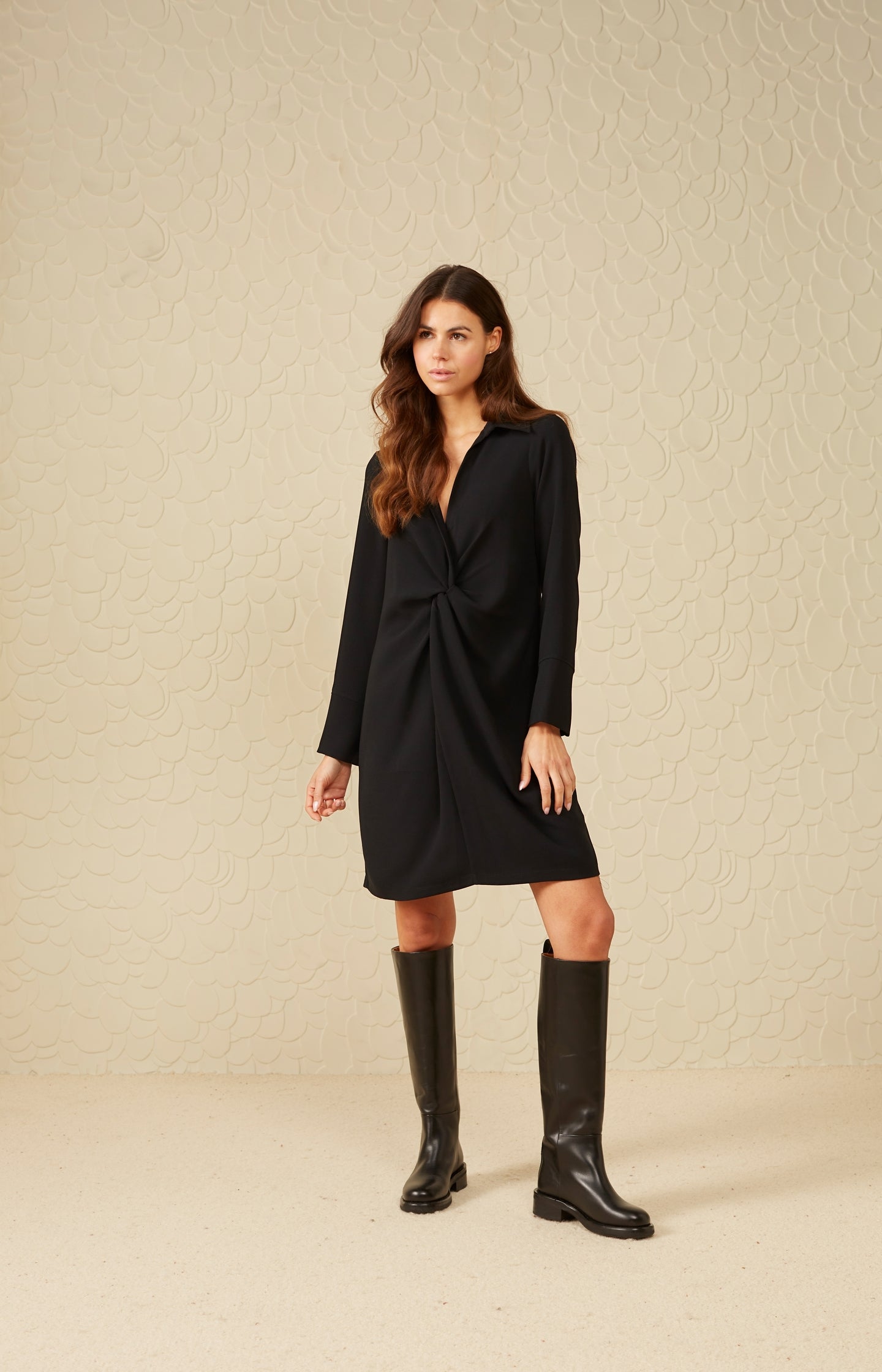 Woven dress with long sleeves, V-neck and knotted detail - Type: lookbook