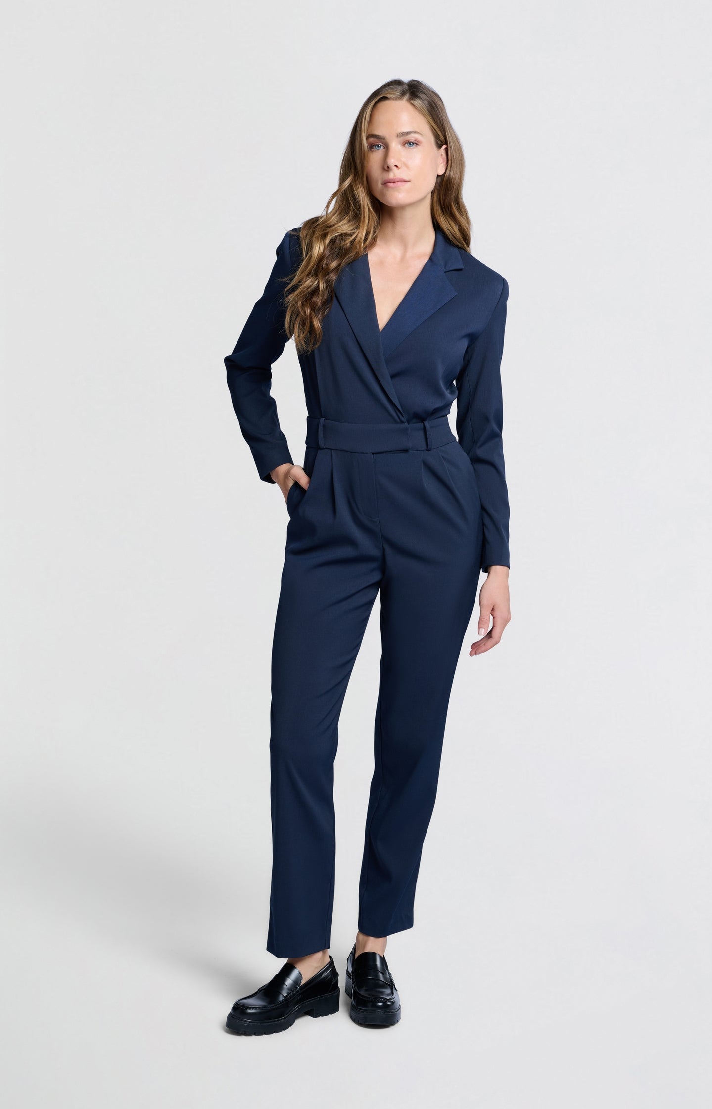 Woven jumpsuit with long sleeves, collar and belt - Type: lookbook