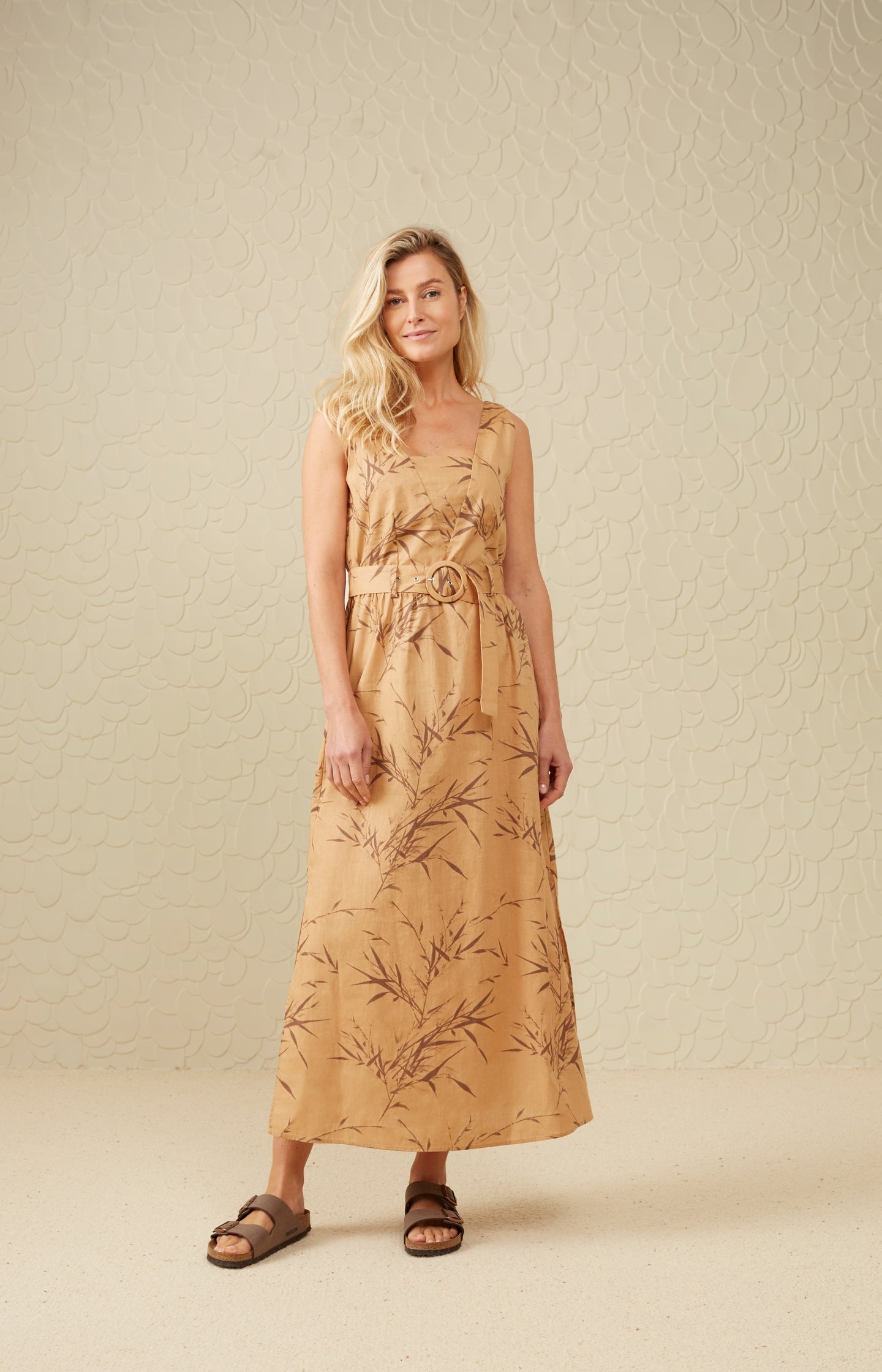 Woven maxi dress with square neck, slits and bamboo print