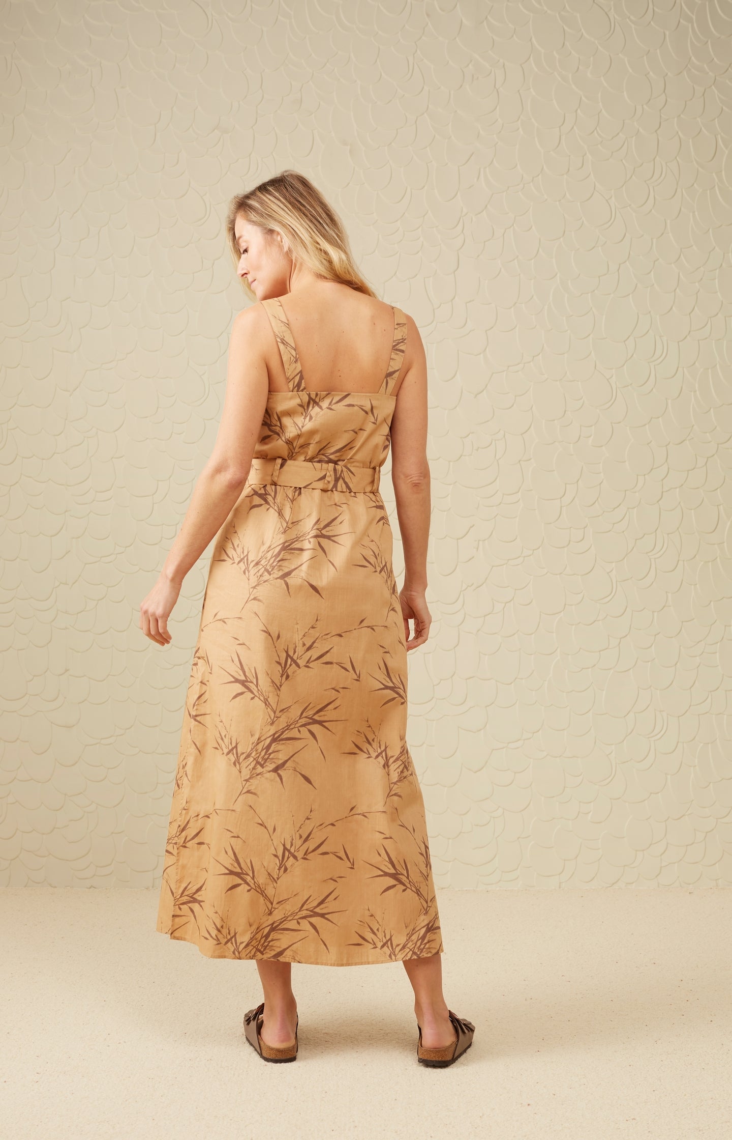 Woven maxi dress with square neck, slits and bamboo print