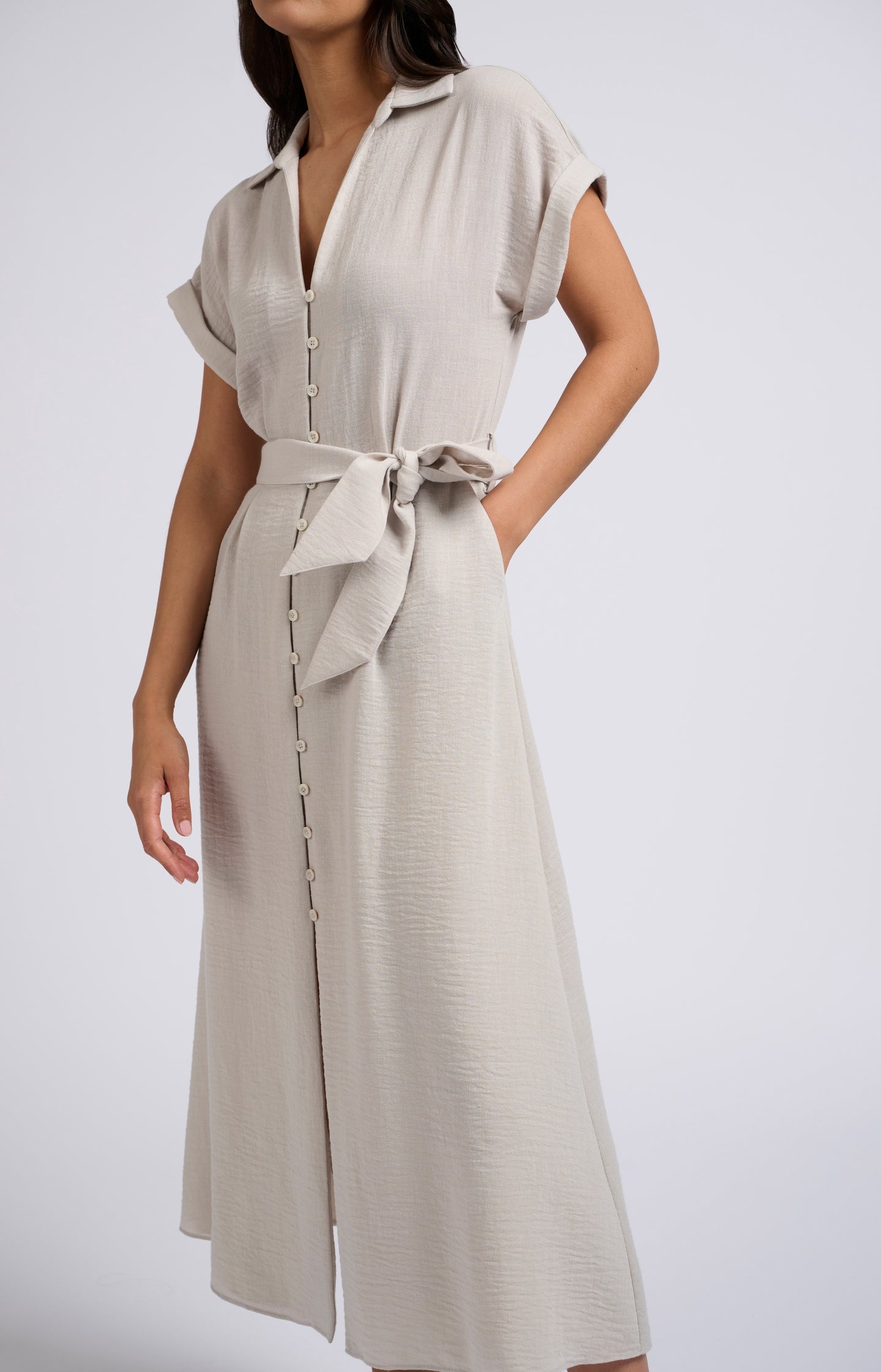 Woven midi dress with short sleeves and tie belt