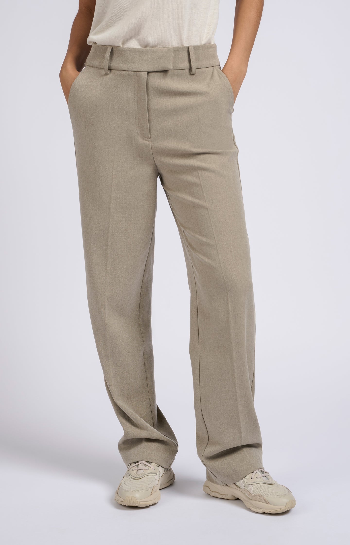 Woven pants with straight legs, pockets and belt loops