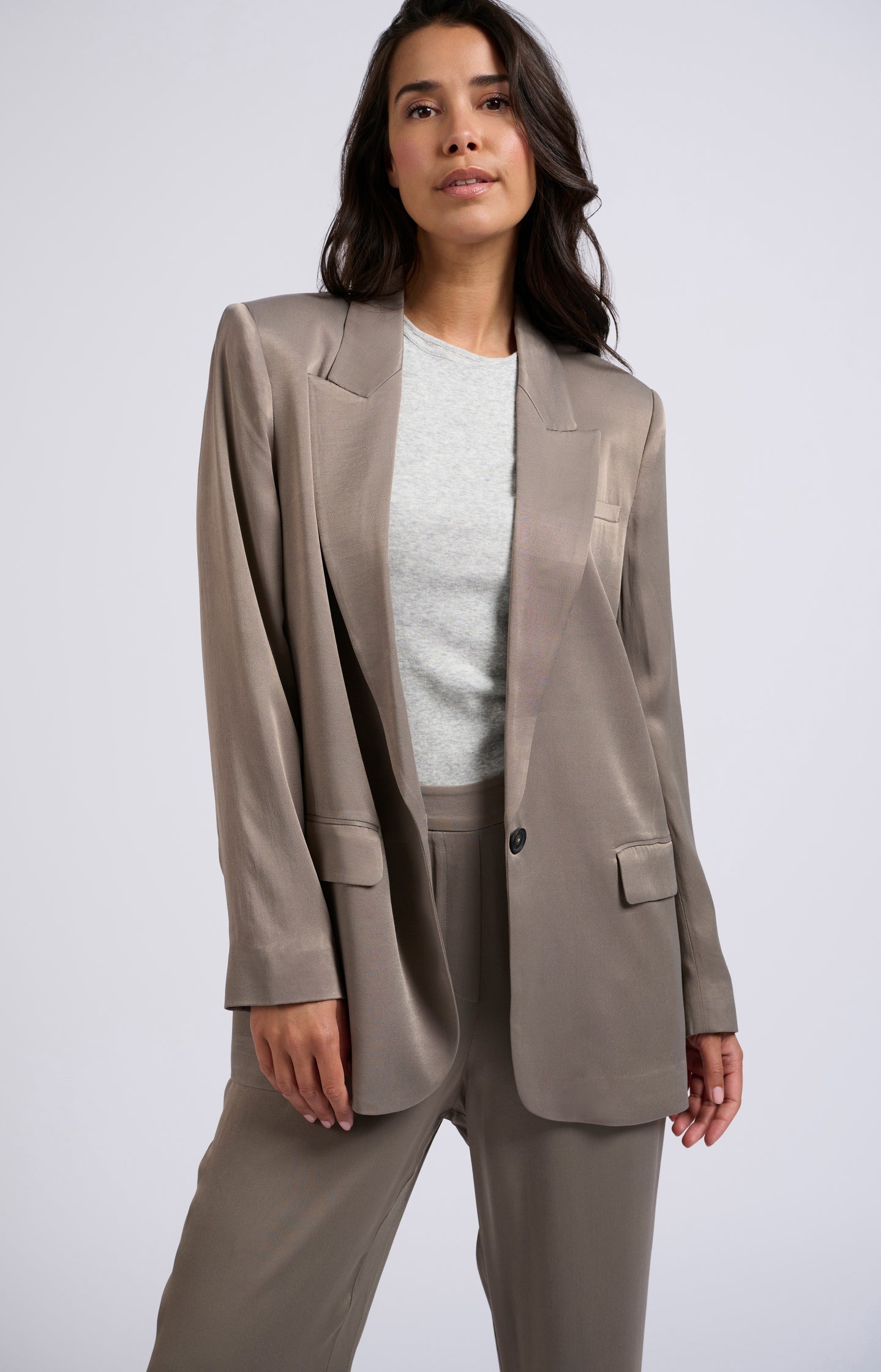 Satin blazer with chest and flap pockets and button closure