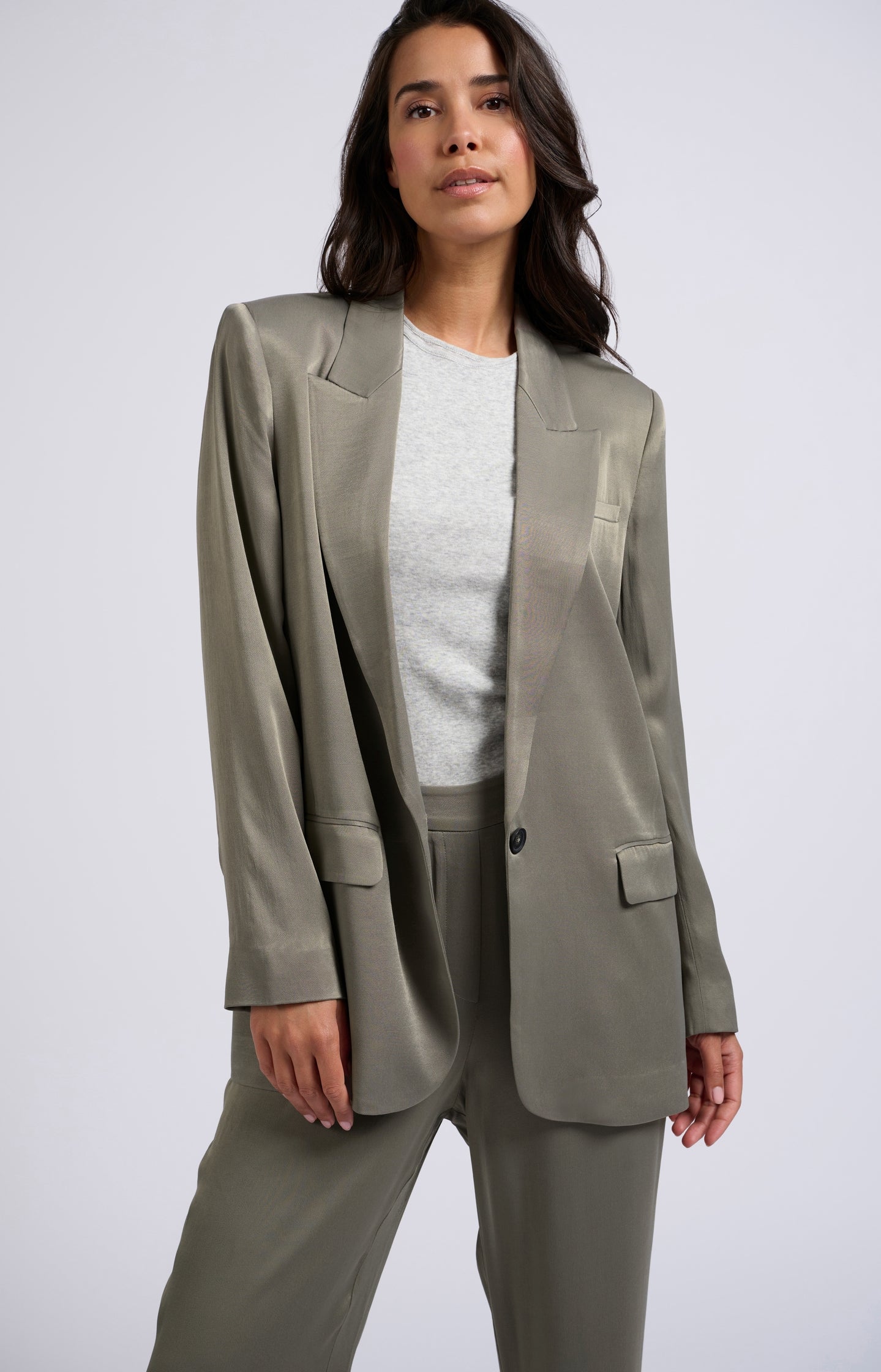 Satin blazer with chest and flap pockets and button closure