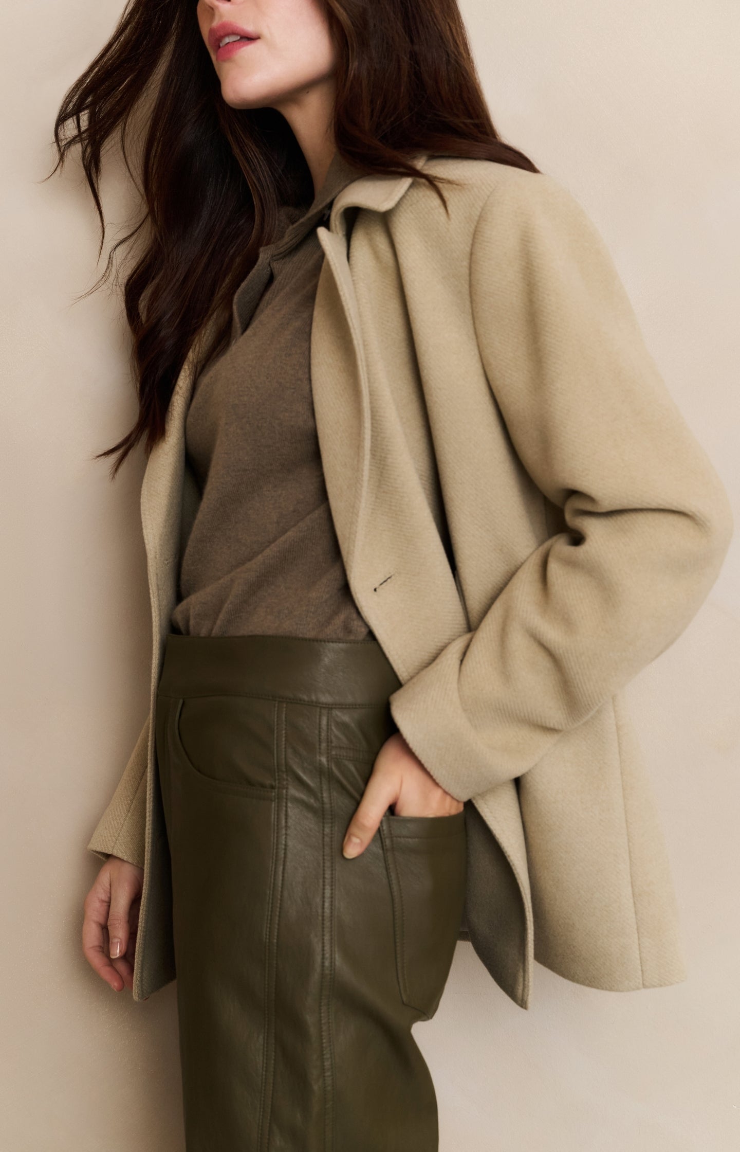 Woven short coat with double-breasted closure