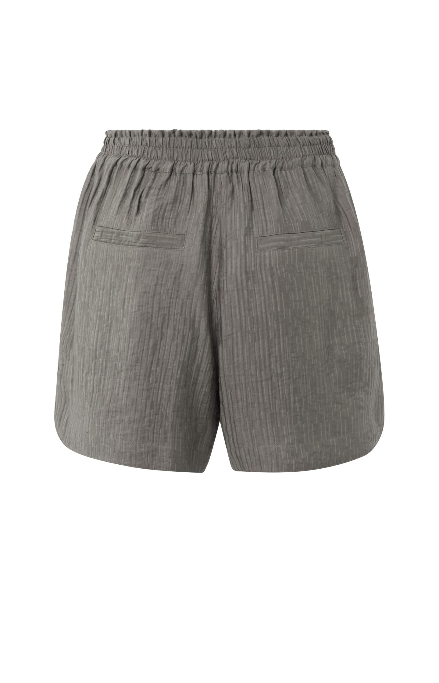 Woven shorts with elastic waist and side pockets