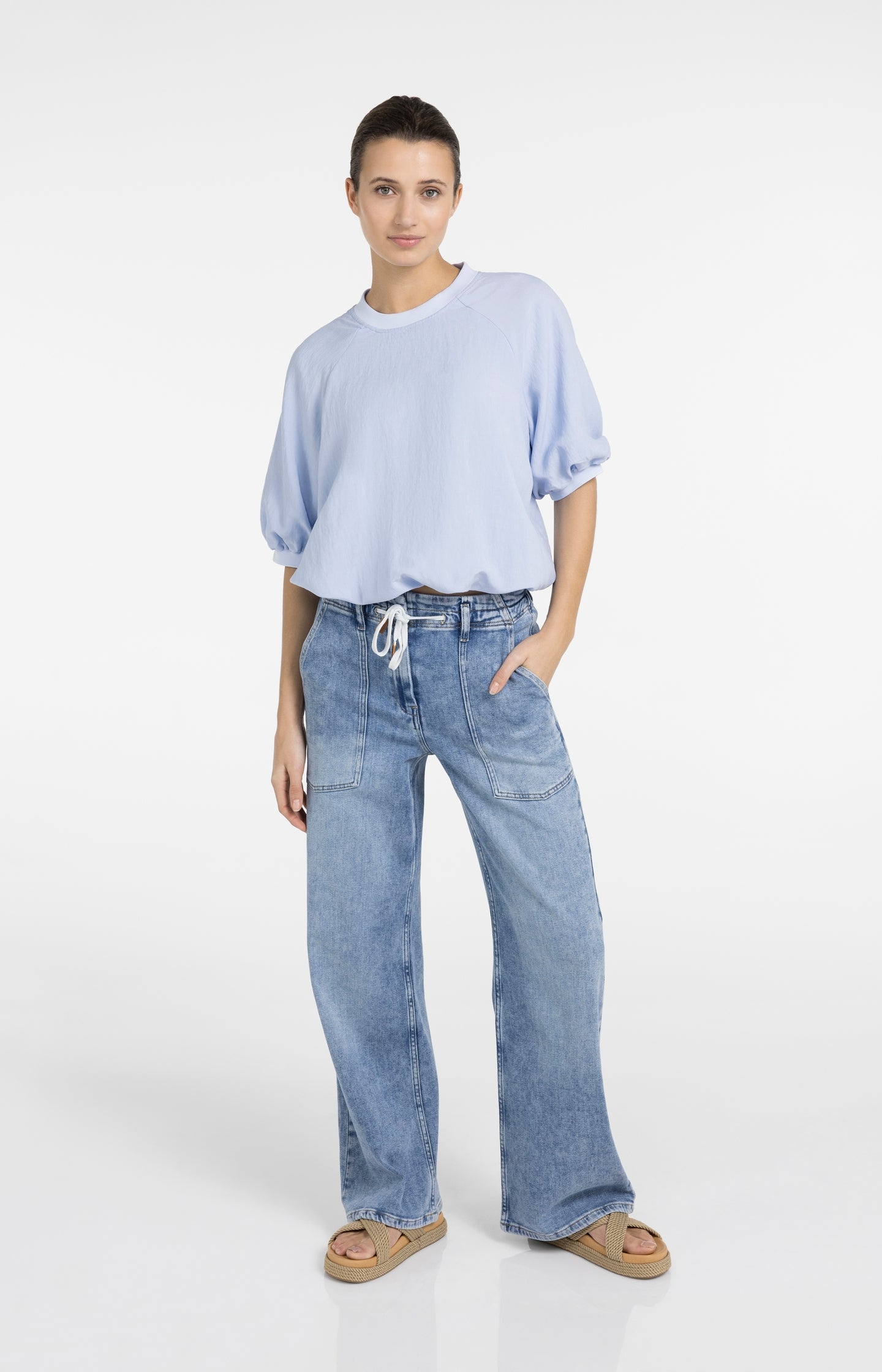 Woven T-shirt with balloon sleeves and zip