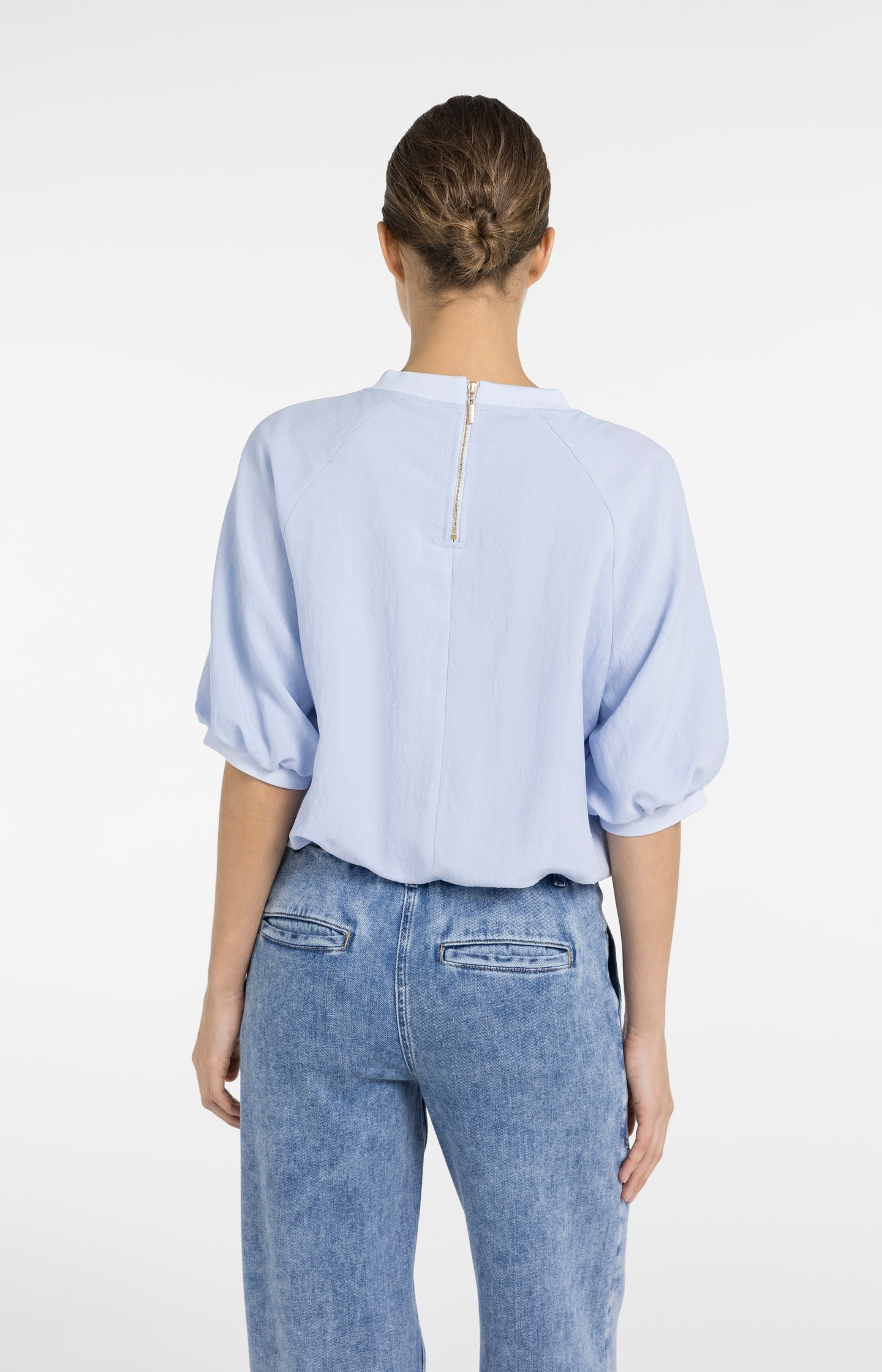 Woven T-shirt with balloon sleeves and zip