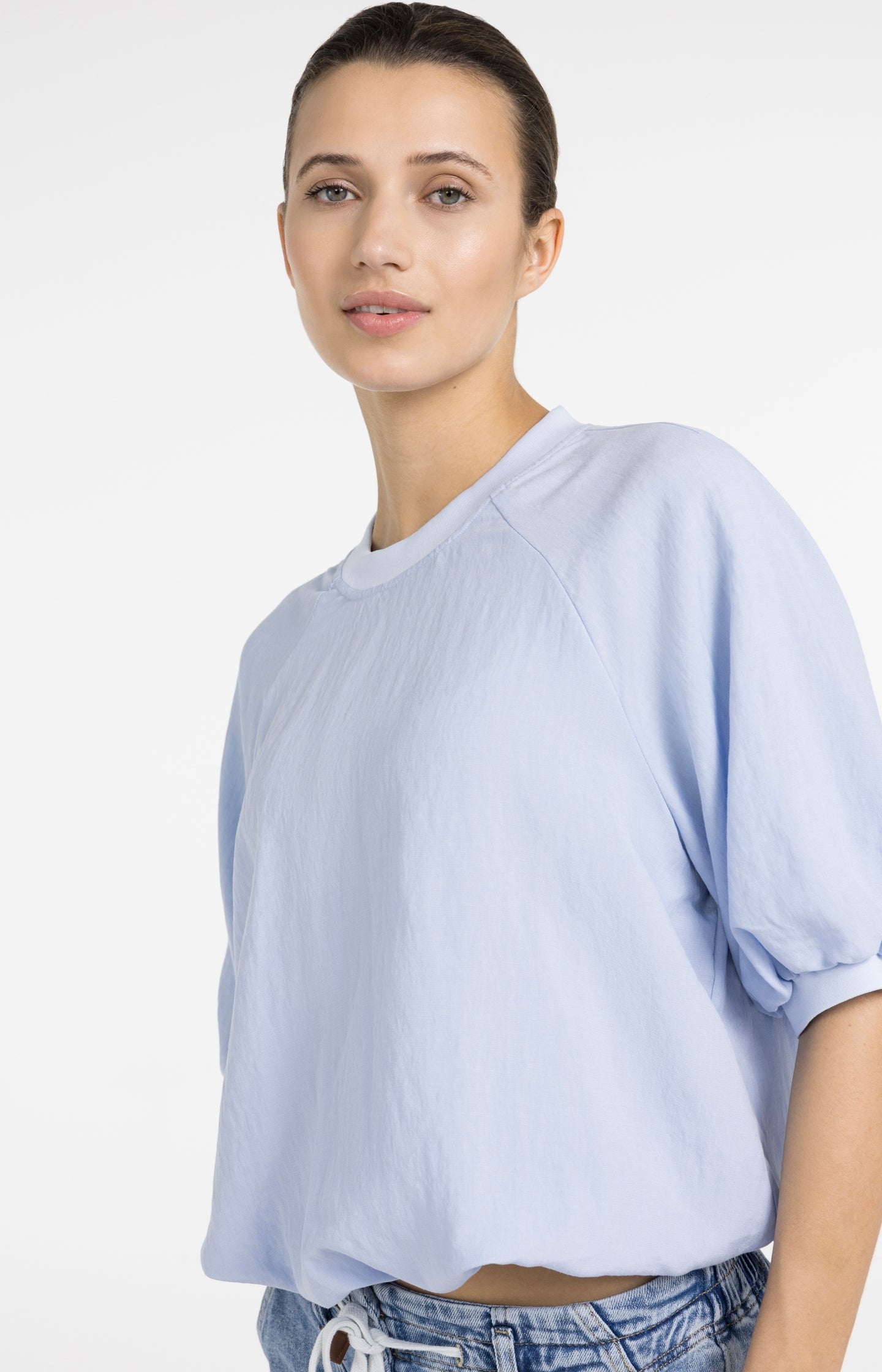 Woven T-shirt with balloon sleeves and zip