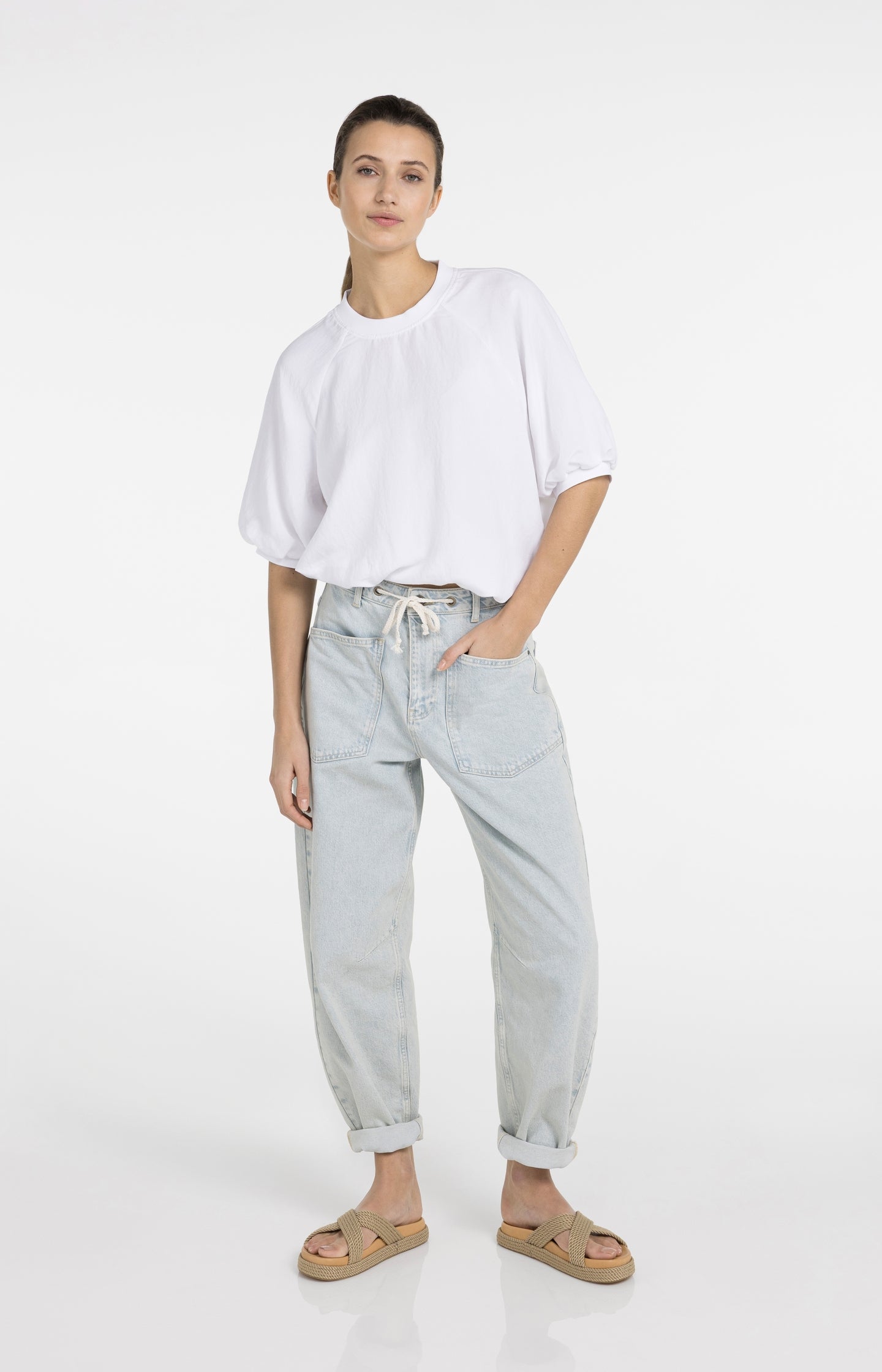 Woven T-shirt with balloon sleeves and zip