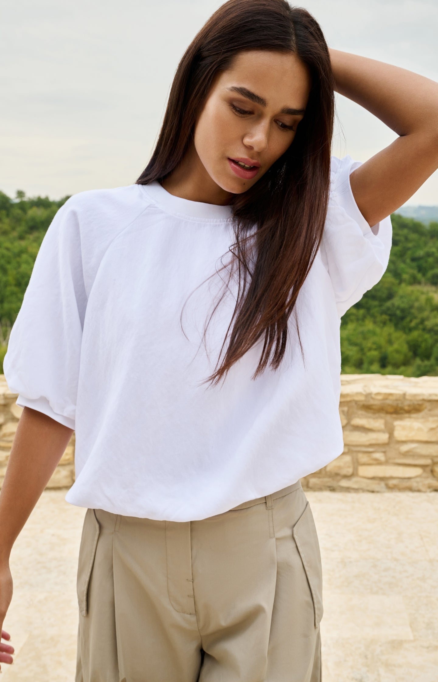 Woven T-shirt with balloon sleeves and zip