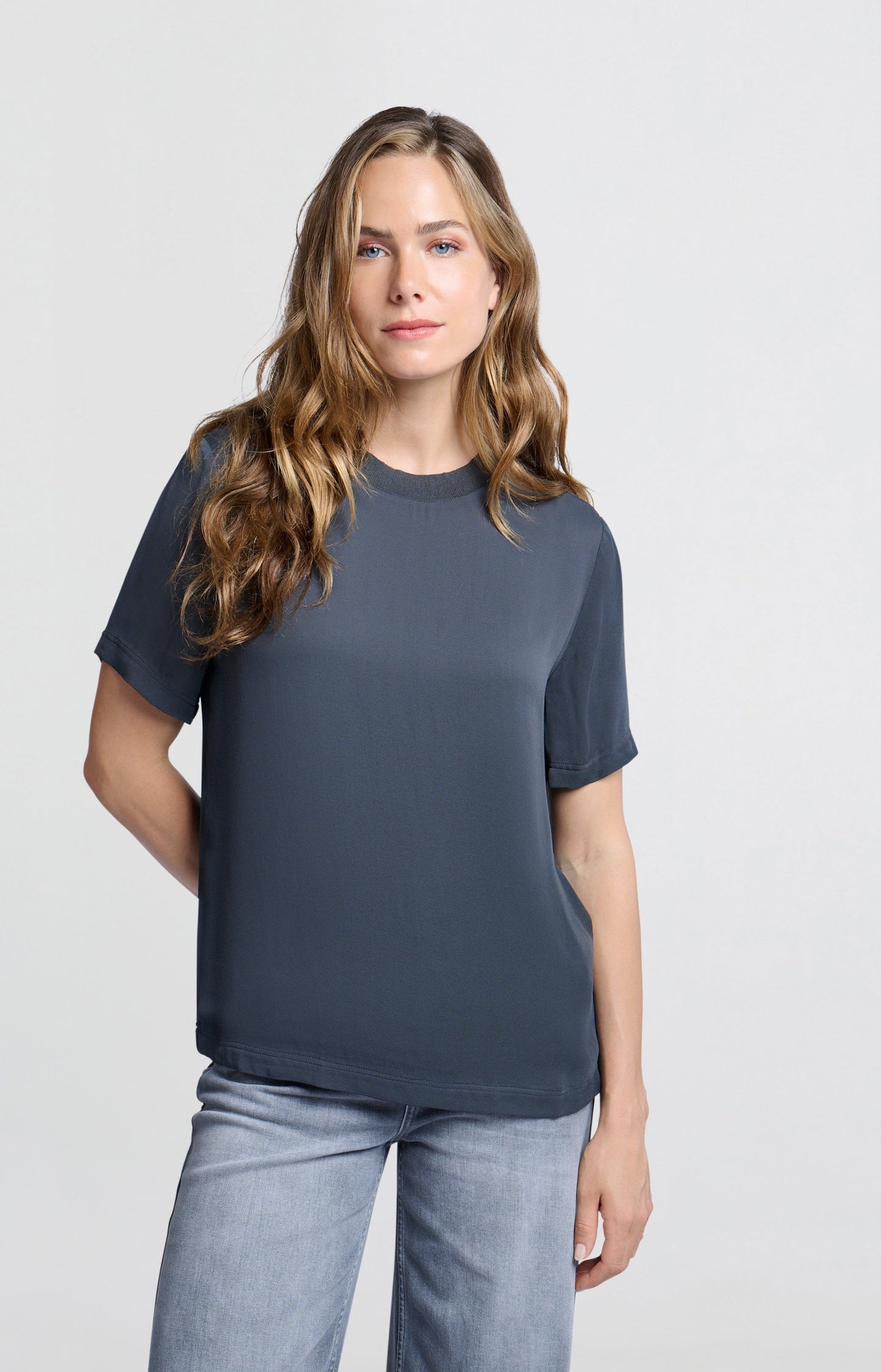 Woven top with short sleeves, pleats and round neck - Type: lookbook