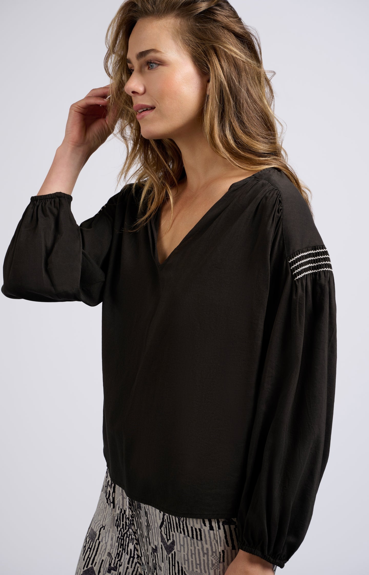 Woven top with V-neck, long sleeves and shoulder details - Licorice Black - Type: lookbook