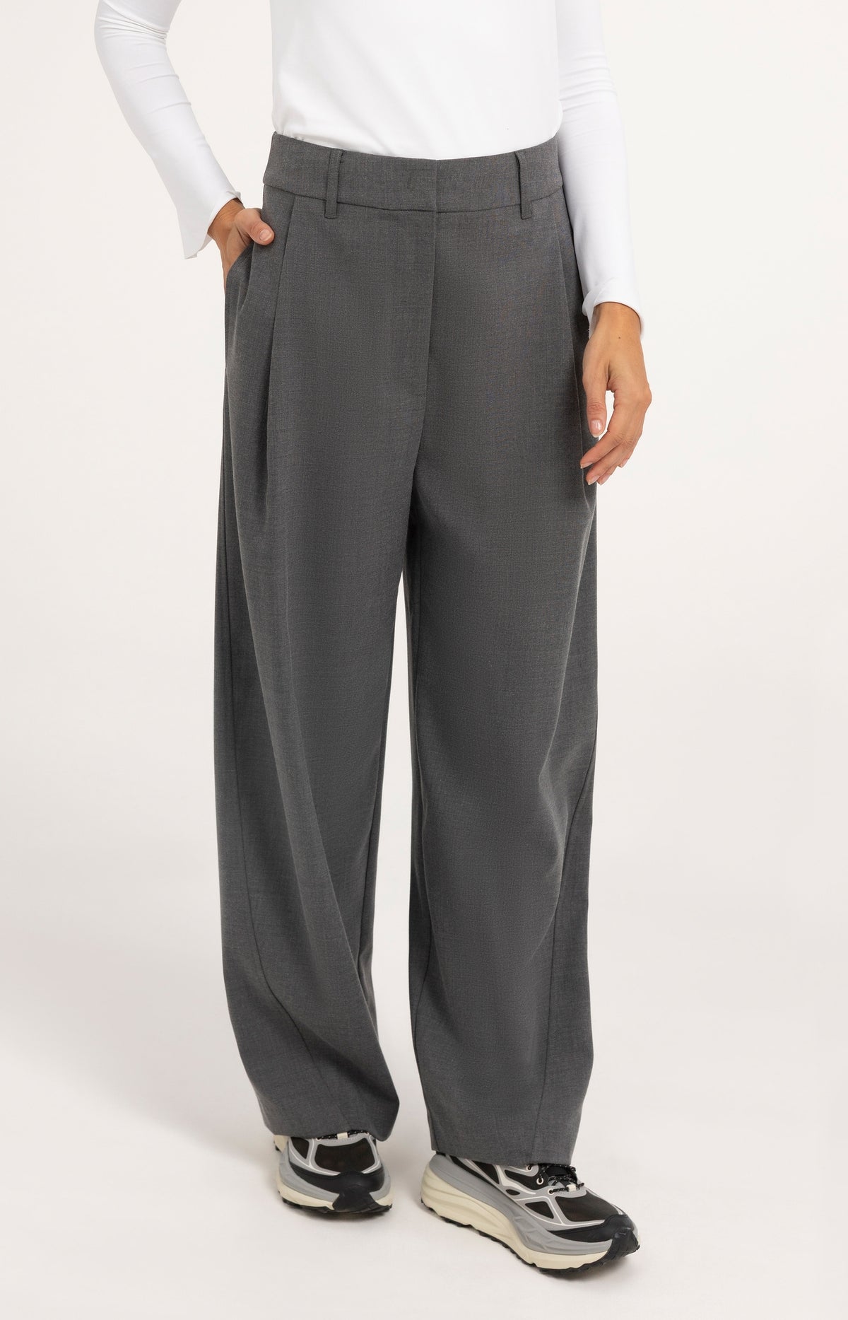 Woven trousers with barrel legs and pleat details - Medium Grey Melange