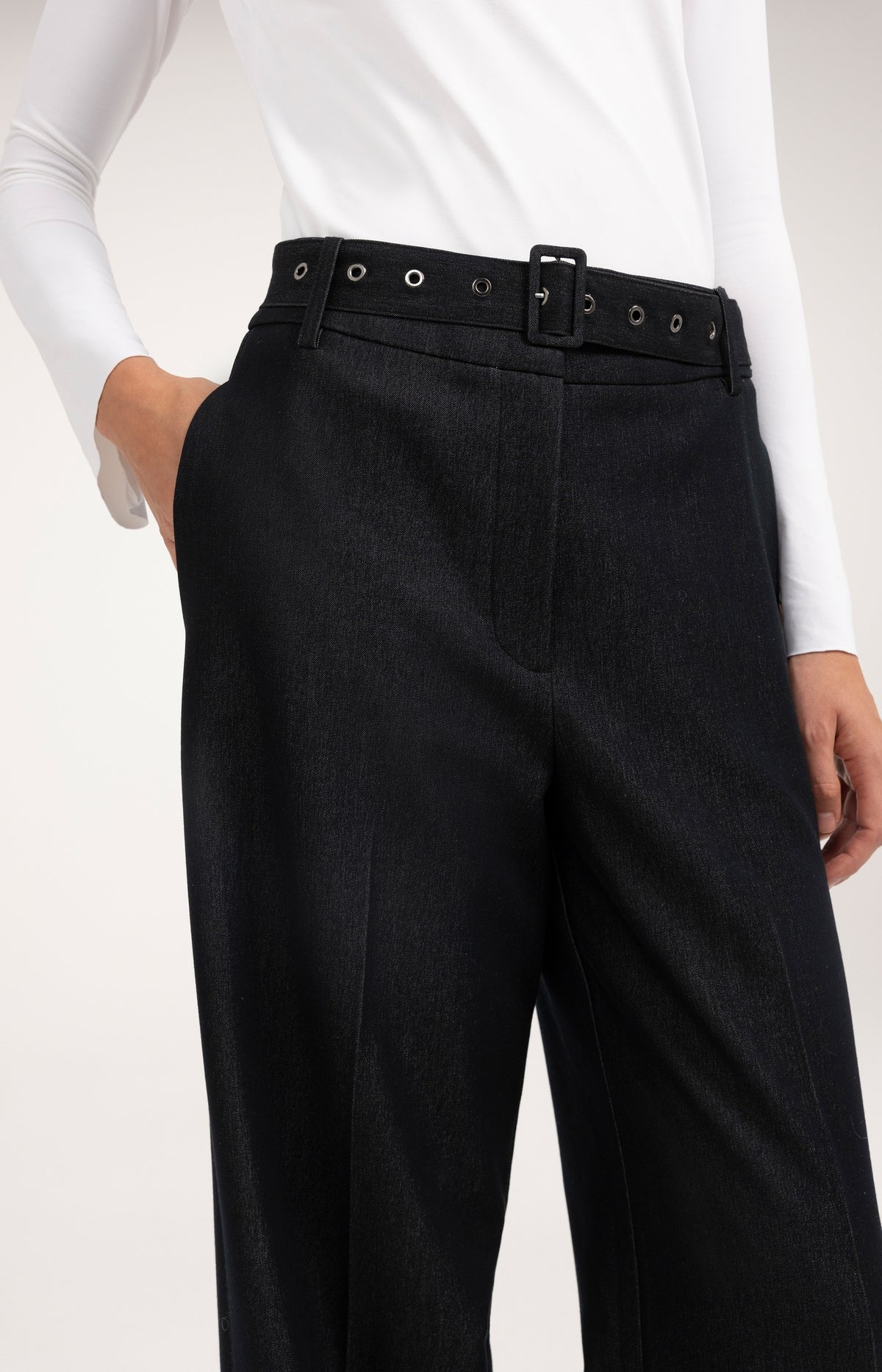 Woven trousers with belt and subtle sheen