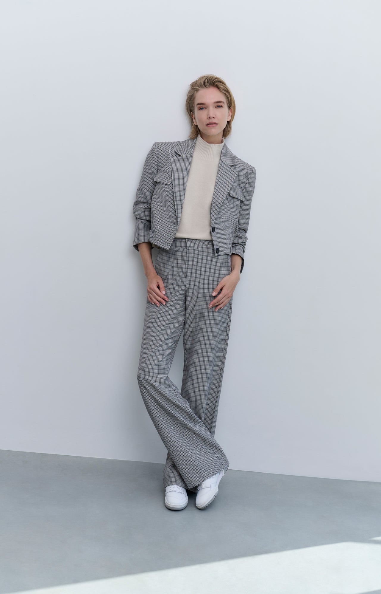 Woven trousers with check pattern and wide legs