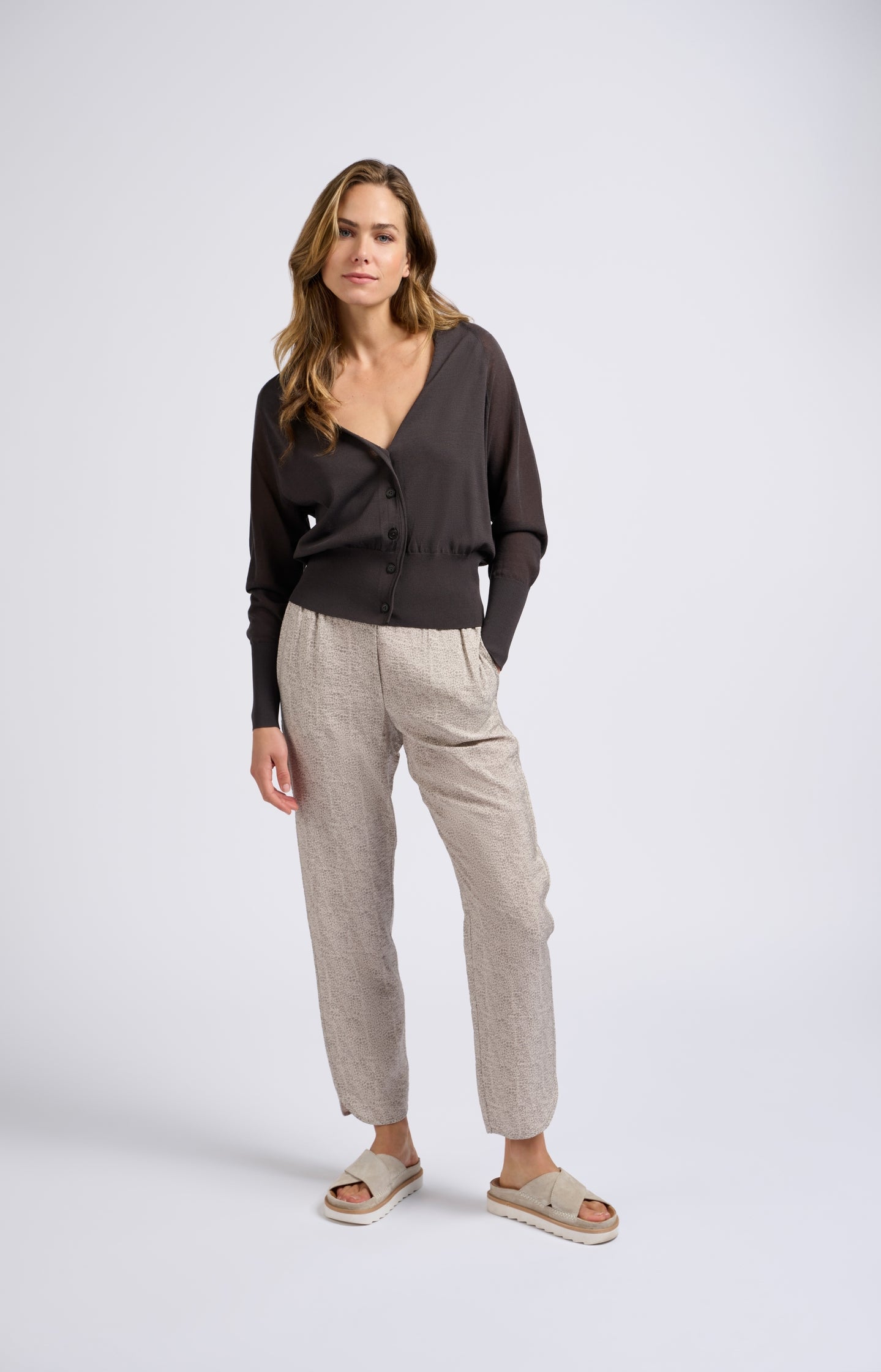 Woven trousers with elastic waist and animal print