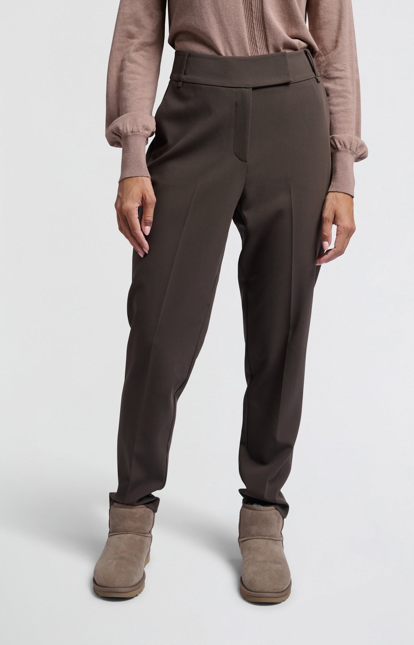 Woven trousers with high waist and straight legs