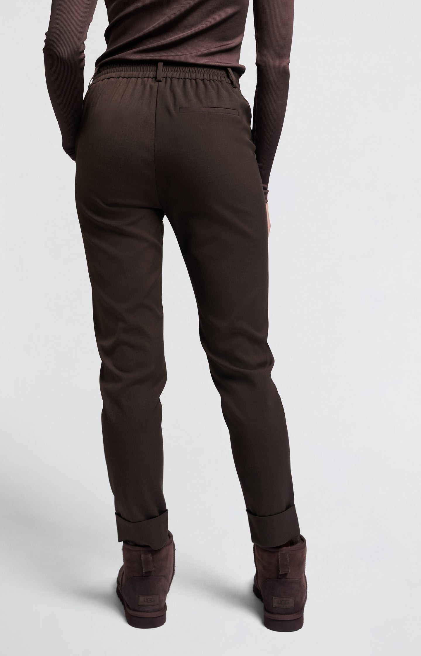 Woven trousers with straight legs and elastic waistband