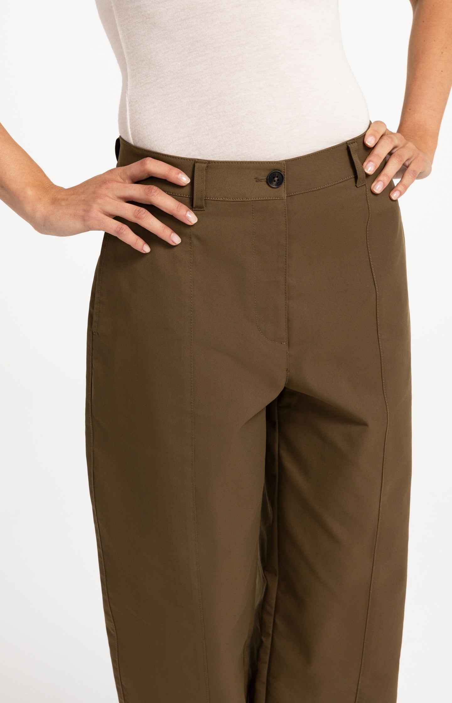 Woven trousers with straight legs and seam details