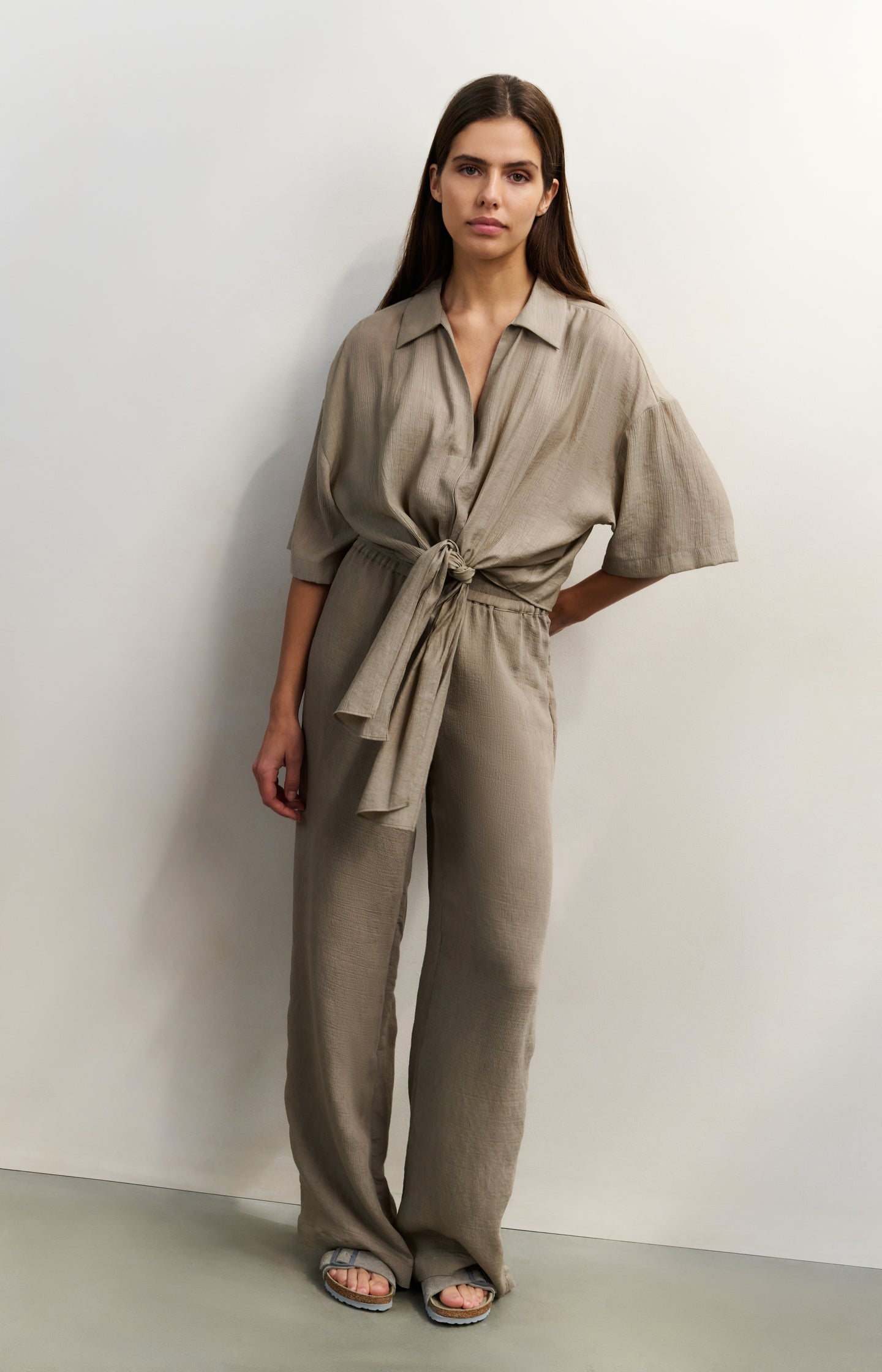 Woven trousers with wide legs and elastic waistband