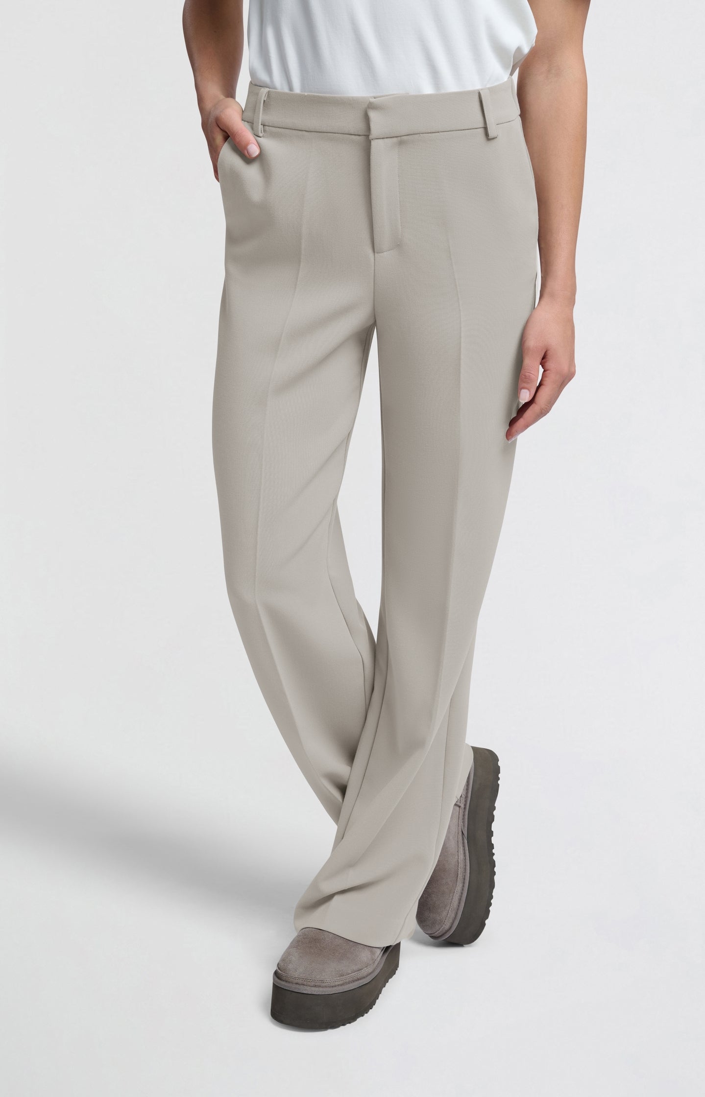 Woven trousers with wide legs and elastic waistband