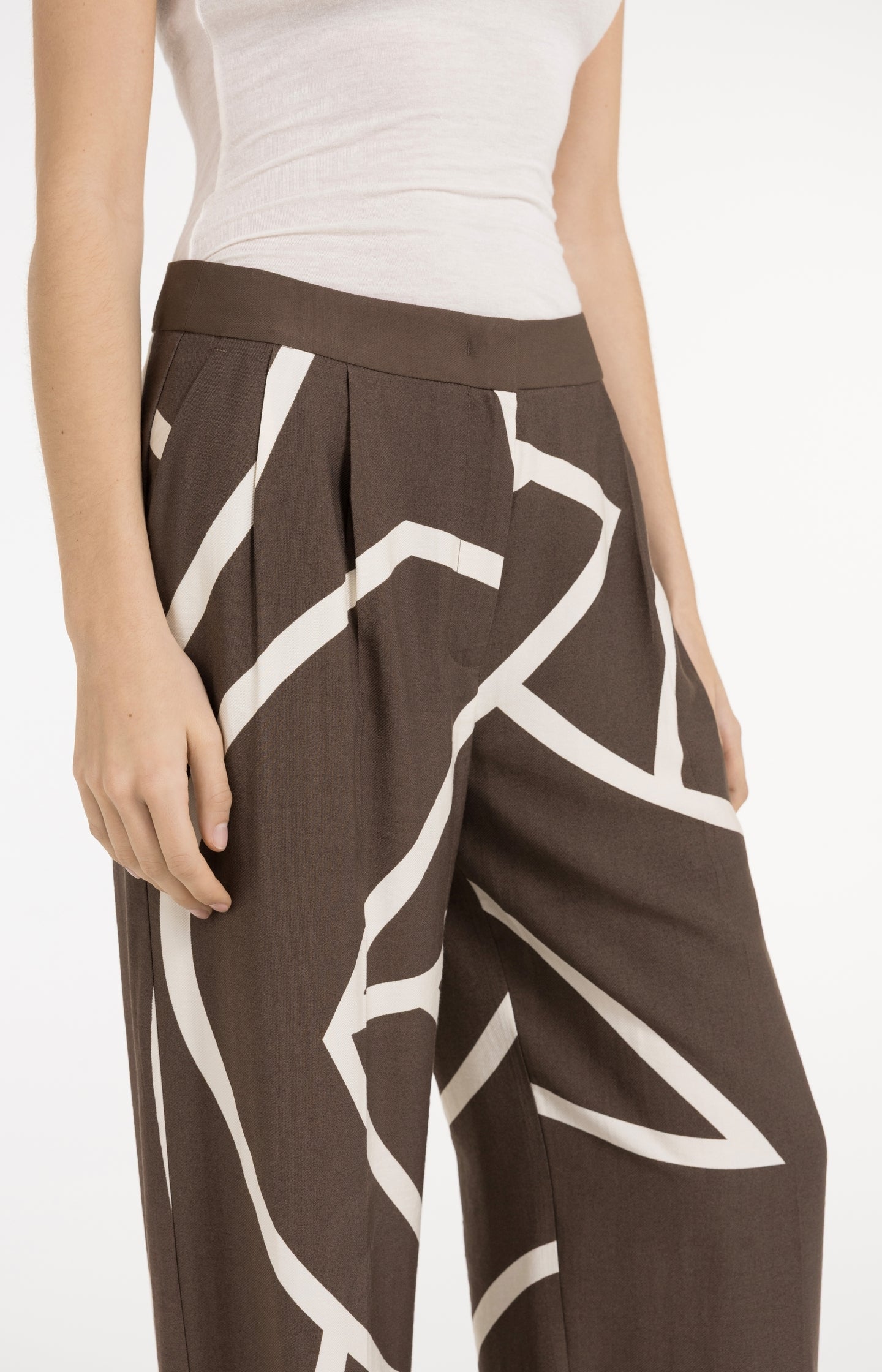 Woven trousers with wide legs and print